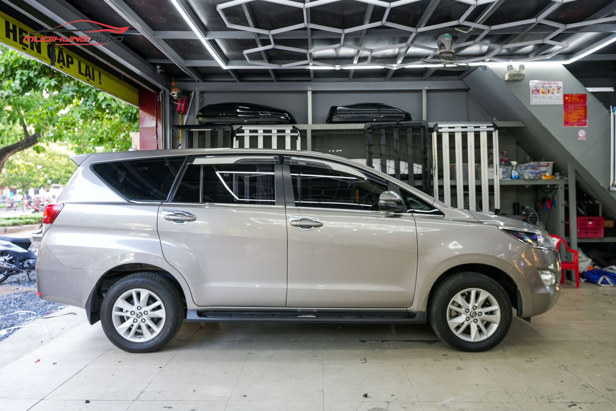 Bệ bước chân Toyota Innova 2018