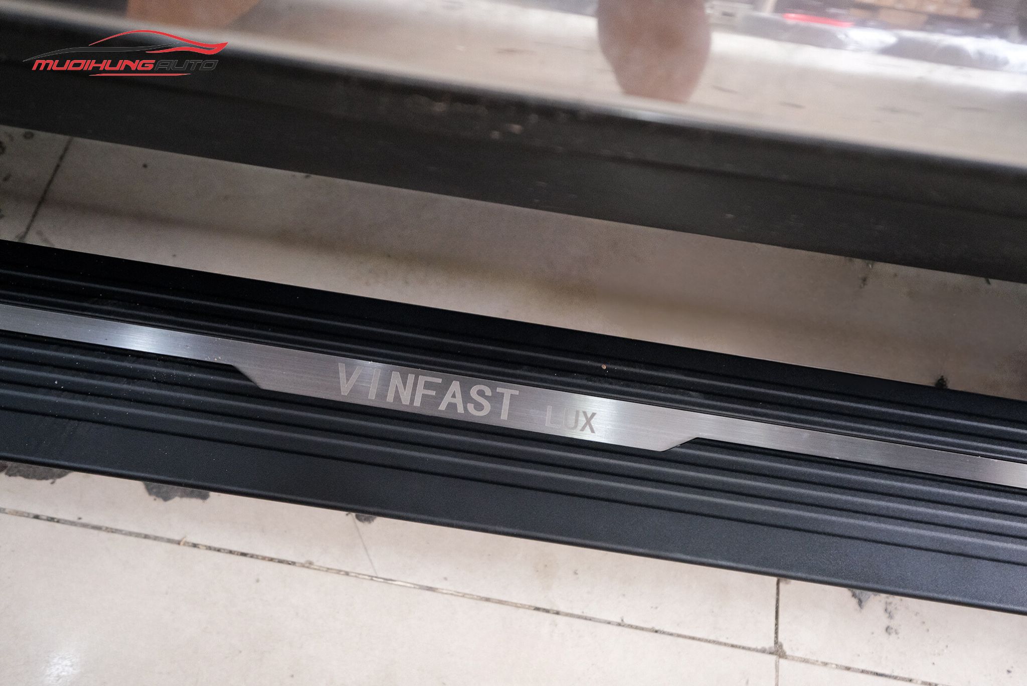 Bệ bước điện ô tô Vinfast LUX SA