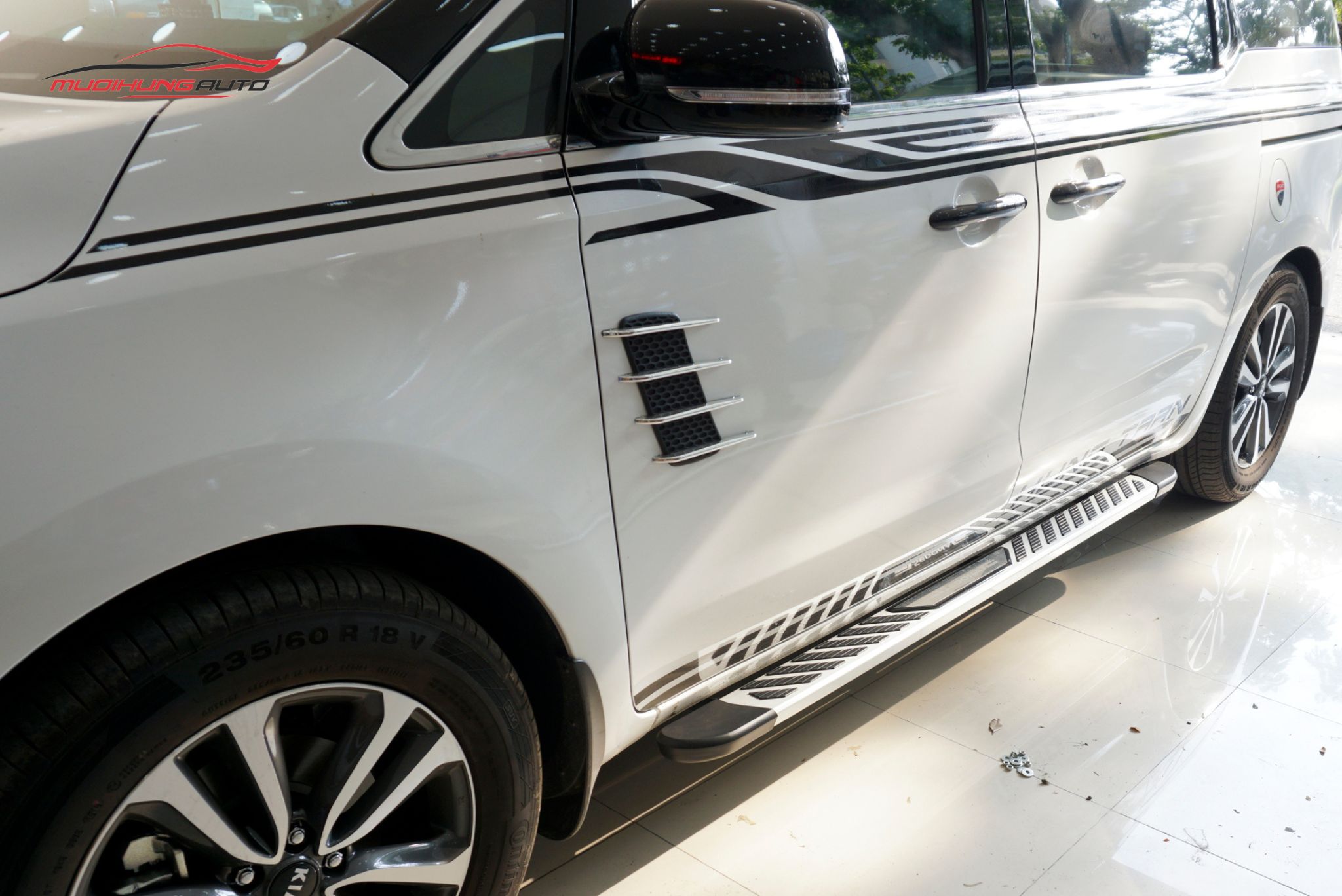 Bệ bước ô tô Kia Sedona