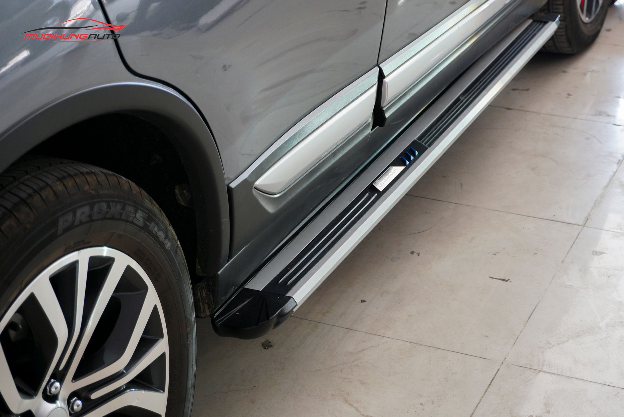 Bệ bước ô tô Mitsubishi Outlander 2020