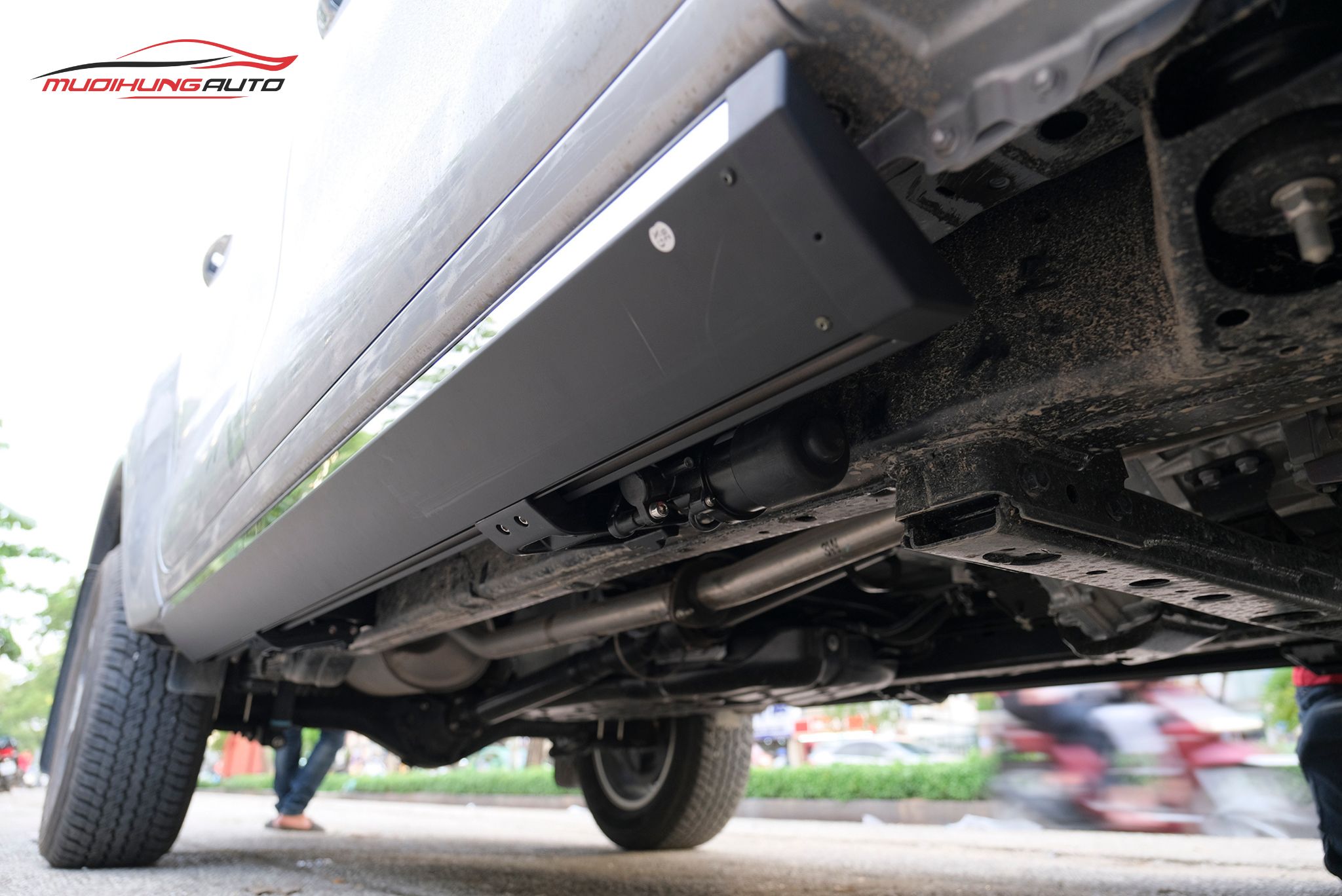 Bệ bước tự động cho ô tô Toyota Hilux 2019