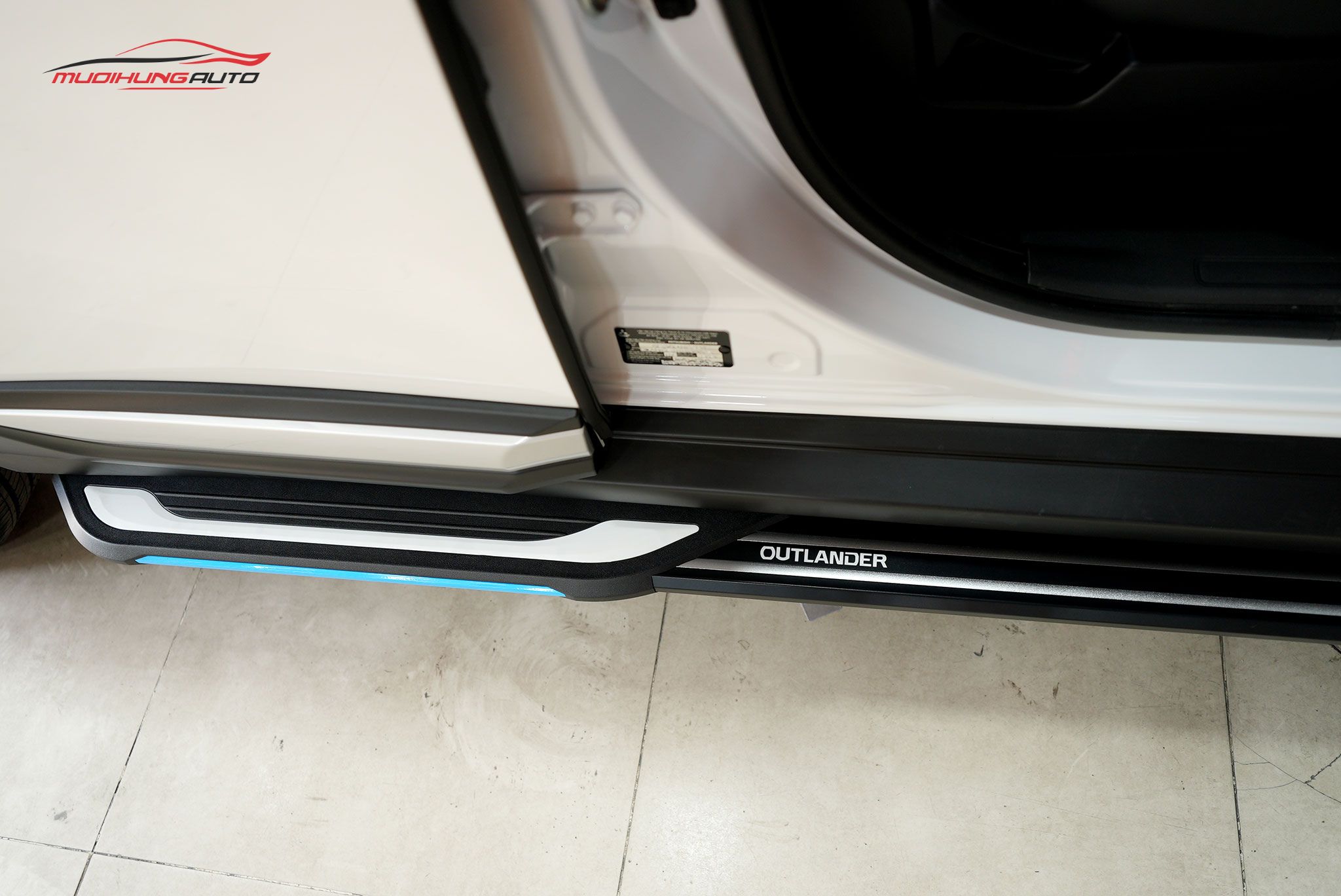 Bệ bước xe Mitsubishi Outlander 2020