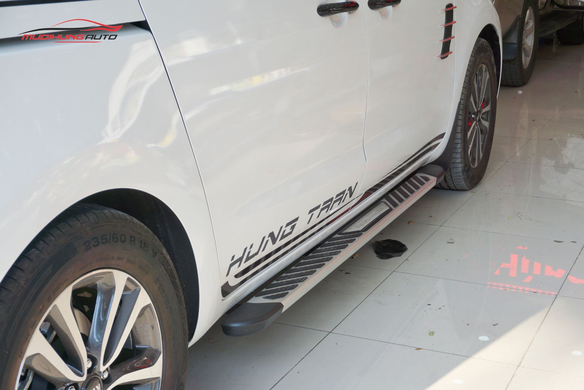 Bệ lên xuống Kia Sedona