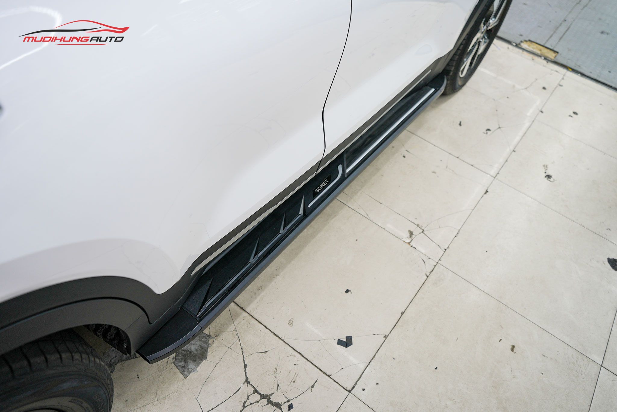 Bệ lên xuống Kia Sonet