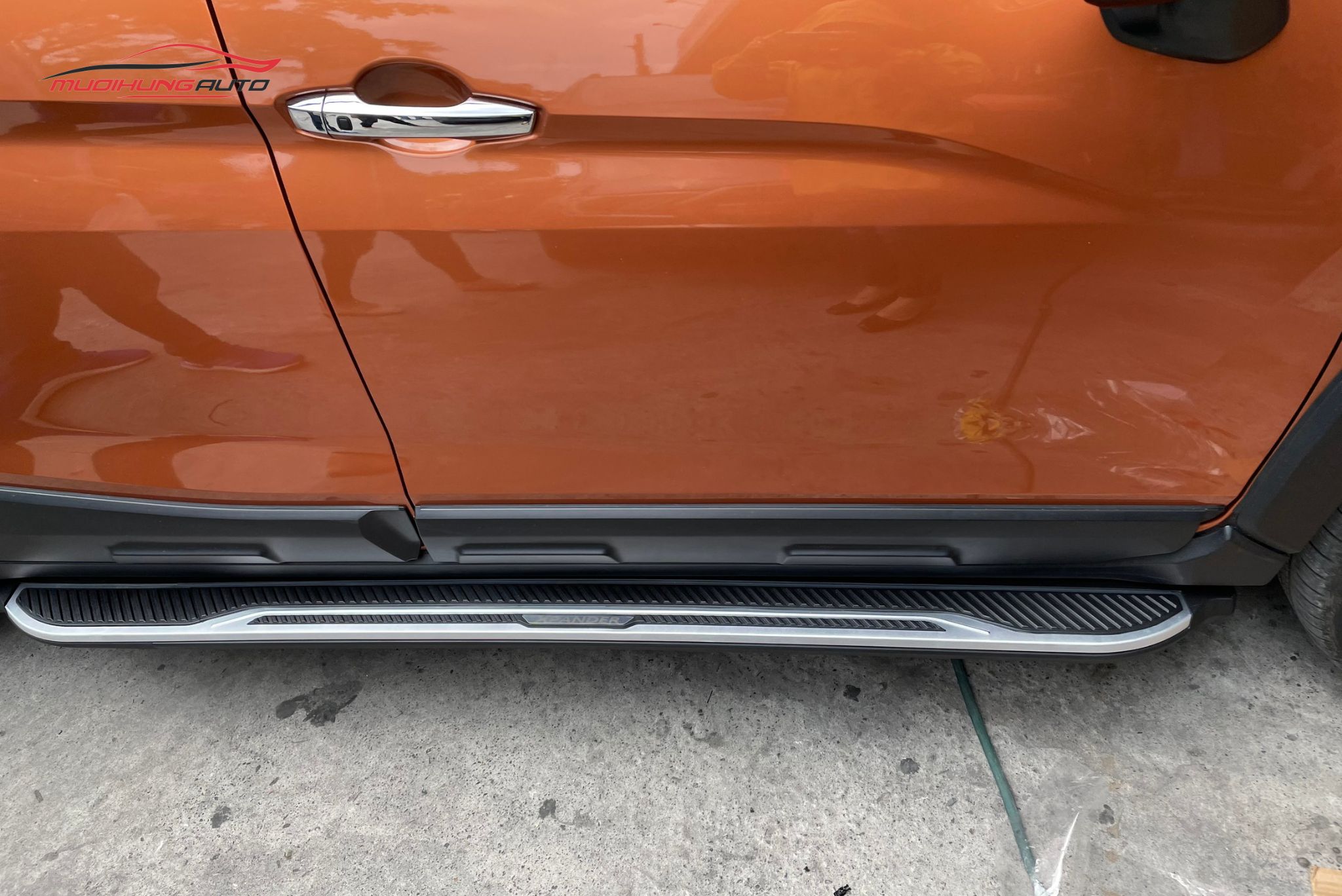 Bệ lên xuống Mitsubishi Xpander 2022