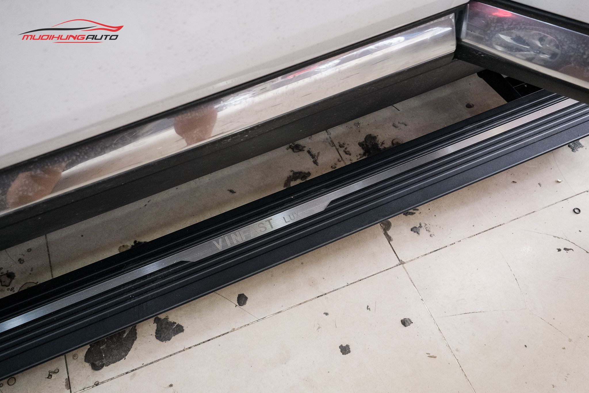 Bệ lên xuống Vinfast Lux SA