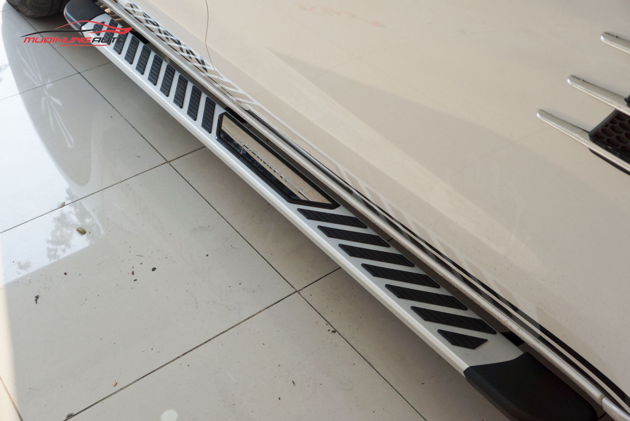 Bệ lên xuống xe Kia Sedona