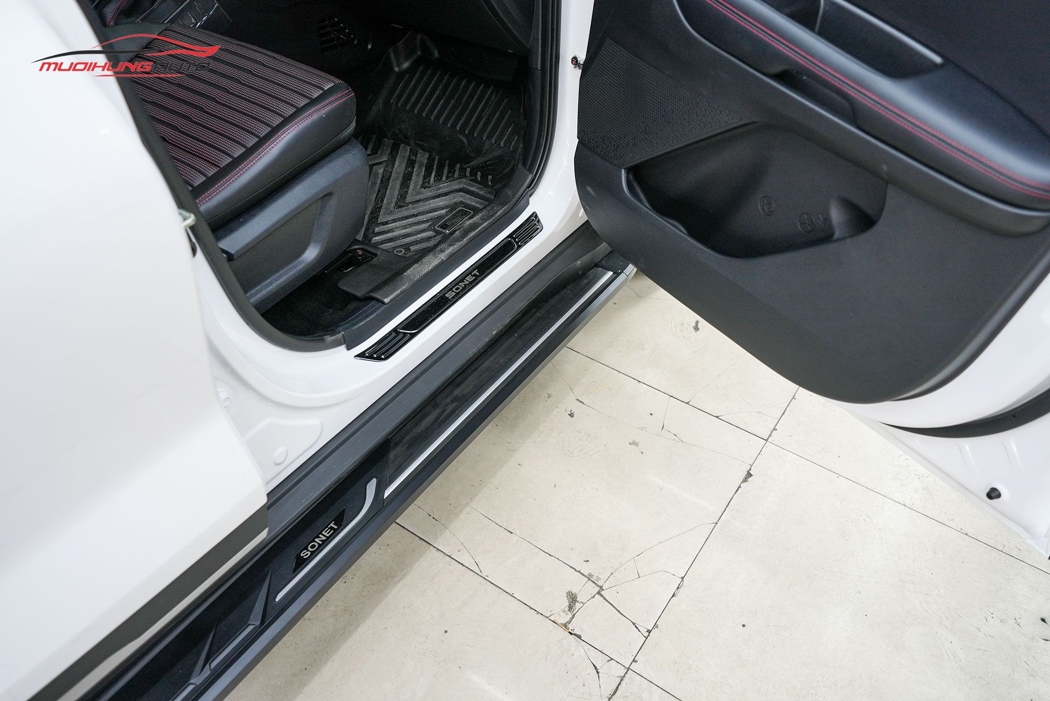 Bệ lên xuống Kia Sonet