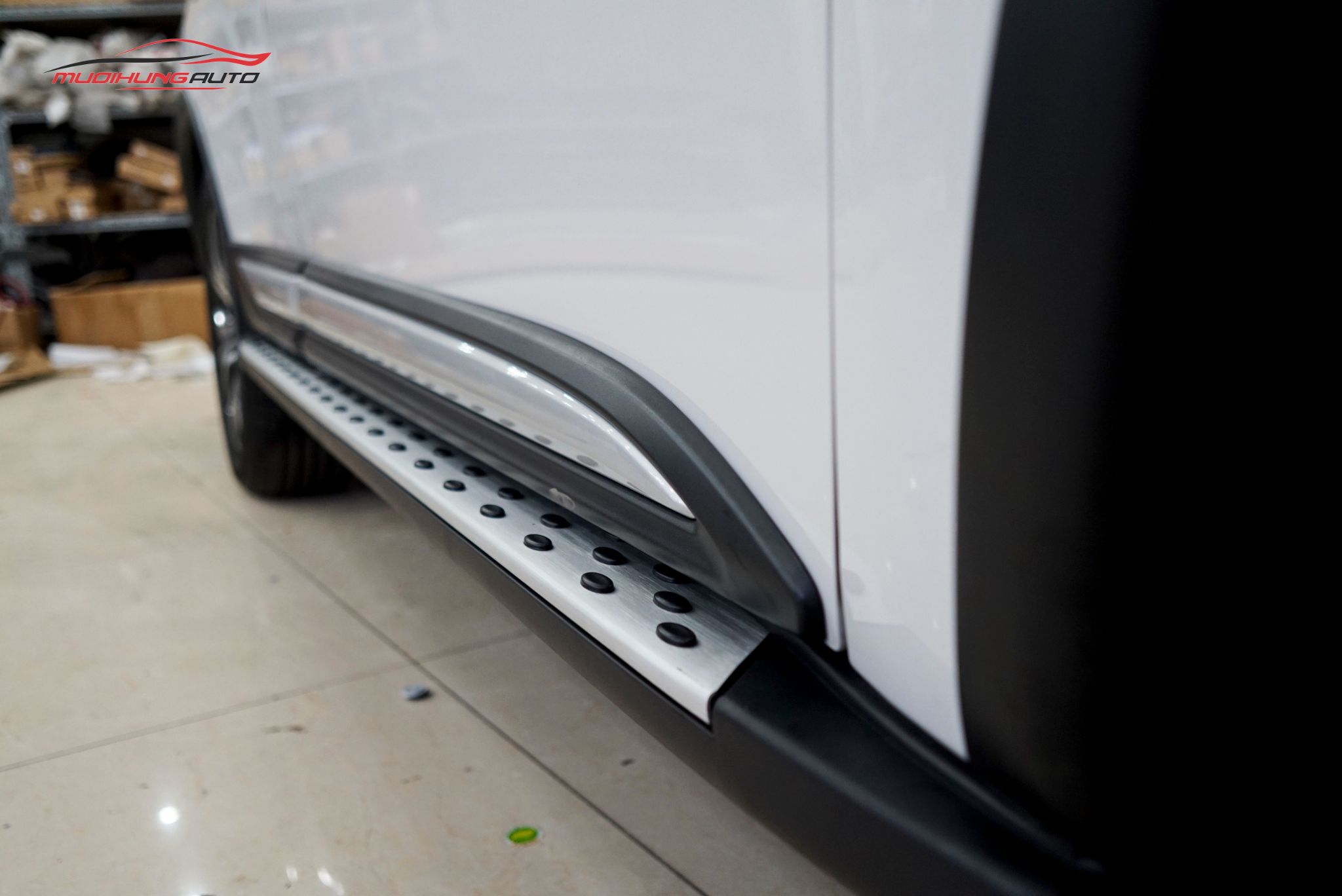 Bệ lên xuống xe Mitsubishi Outlander 2020