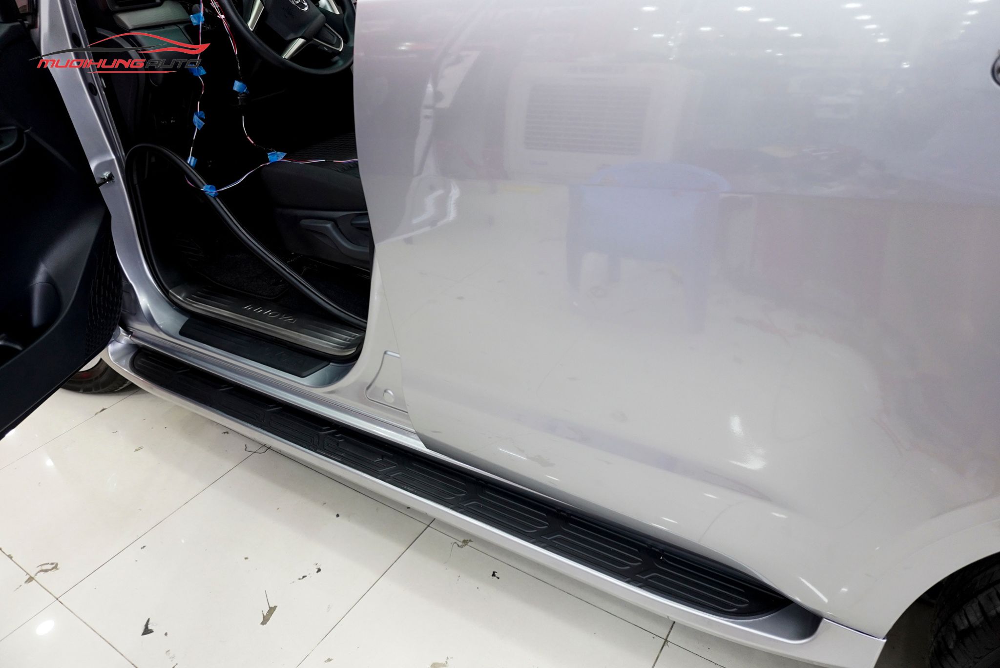 Bệ lên xuống xe Toyota Innova 2018