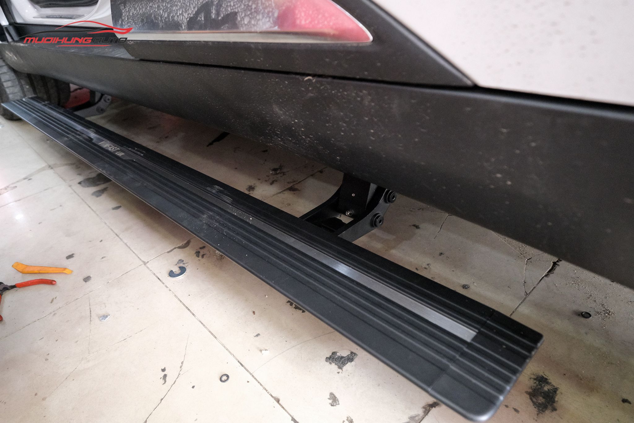 Bệ lên xuống xe Vinfast Lux SA