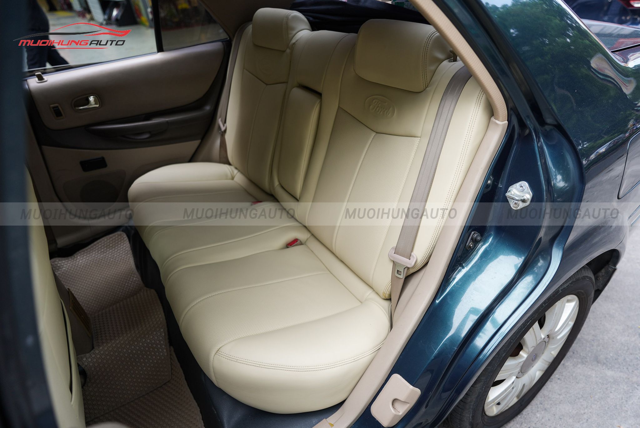 Bọc ghế da cho Ford Laser 2003