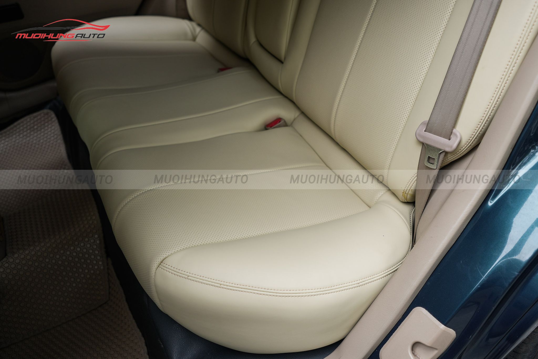 Bọc ghế da cho xe Ford Laser 2003