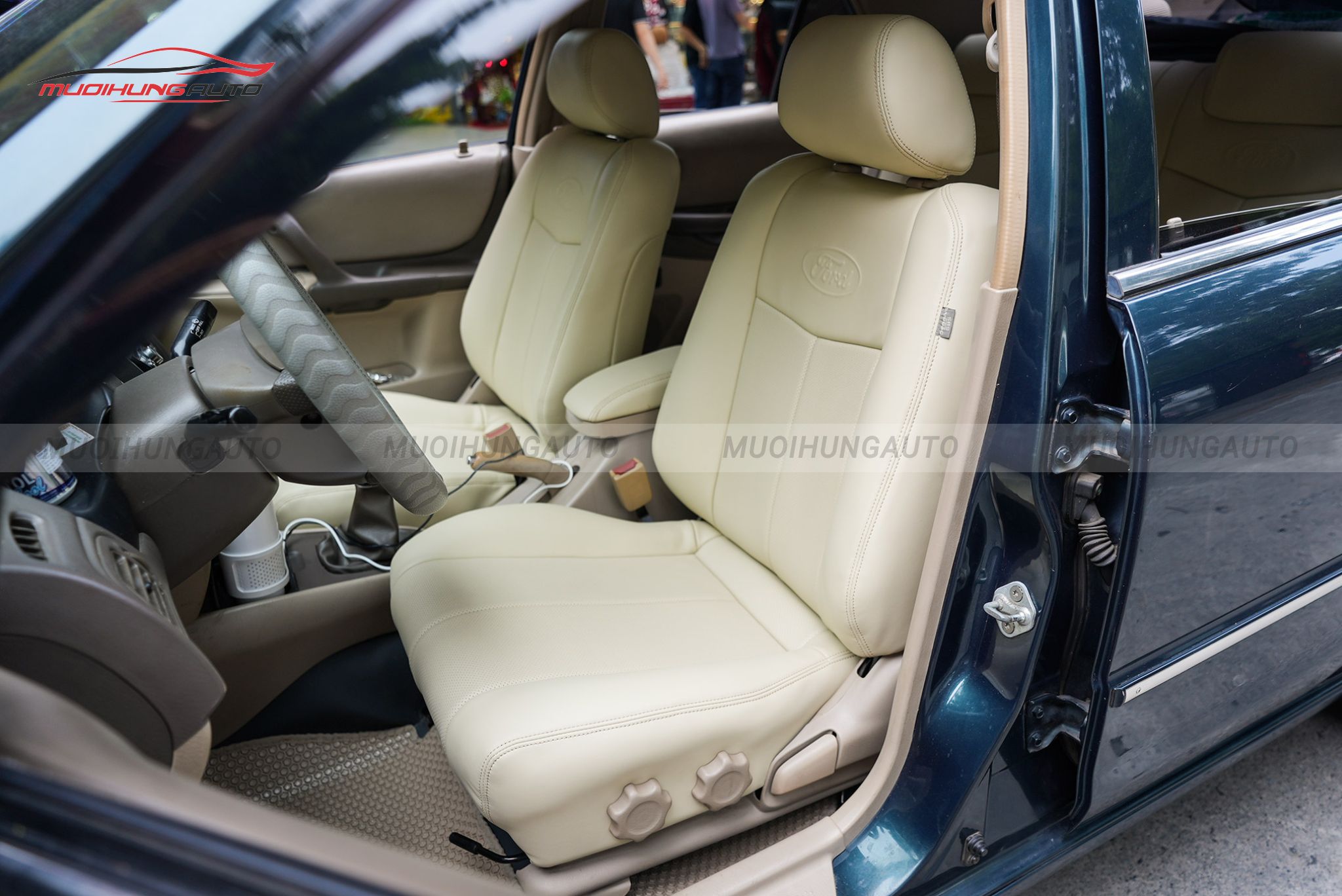 Bọc ghế da ô tô Ford Laser 2003