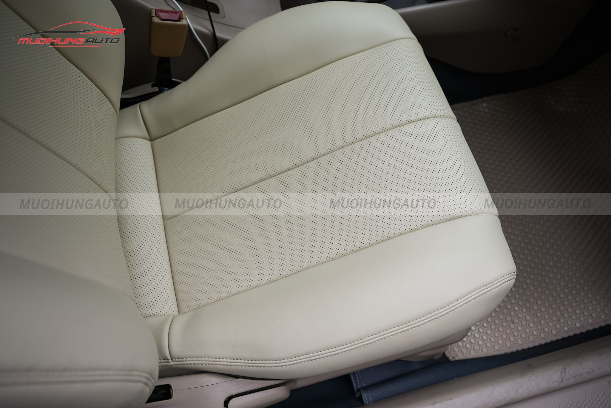 Bọc ghế da xe Ford Laser 2003