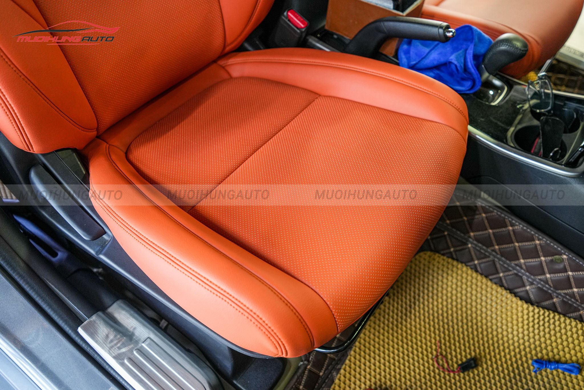 Bọc ghế da xe Mitsubishi Outlander