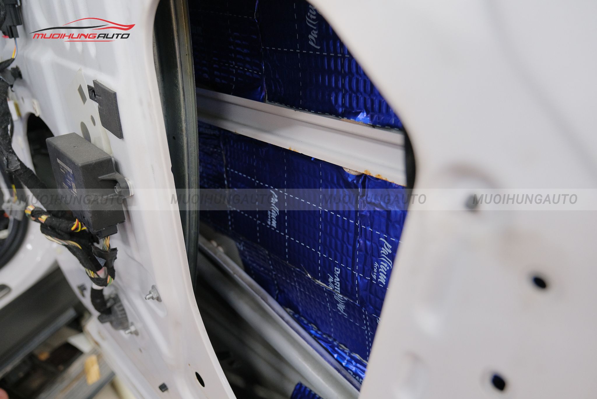 Cách âm 4 cánh cửa xe Ford Explorer