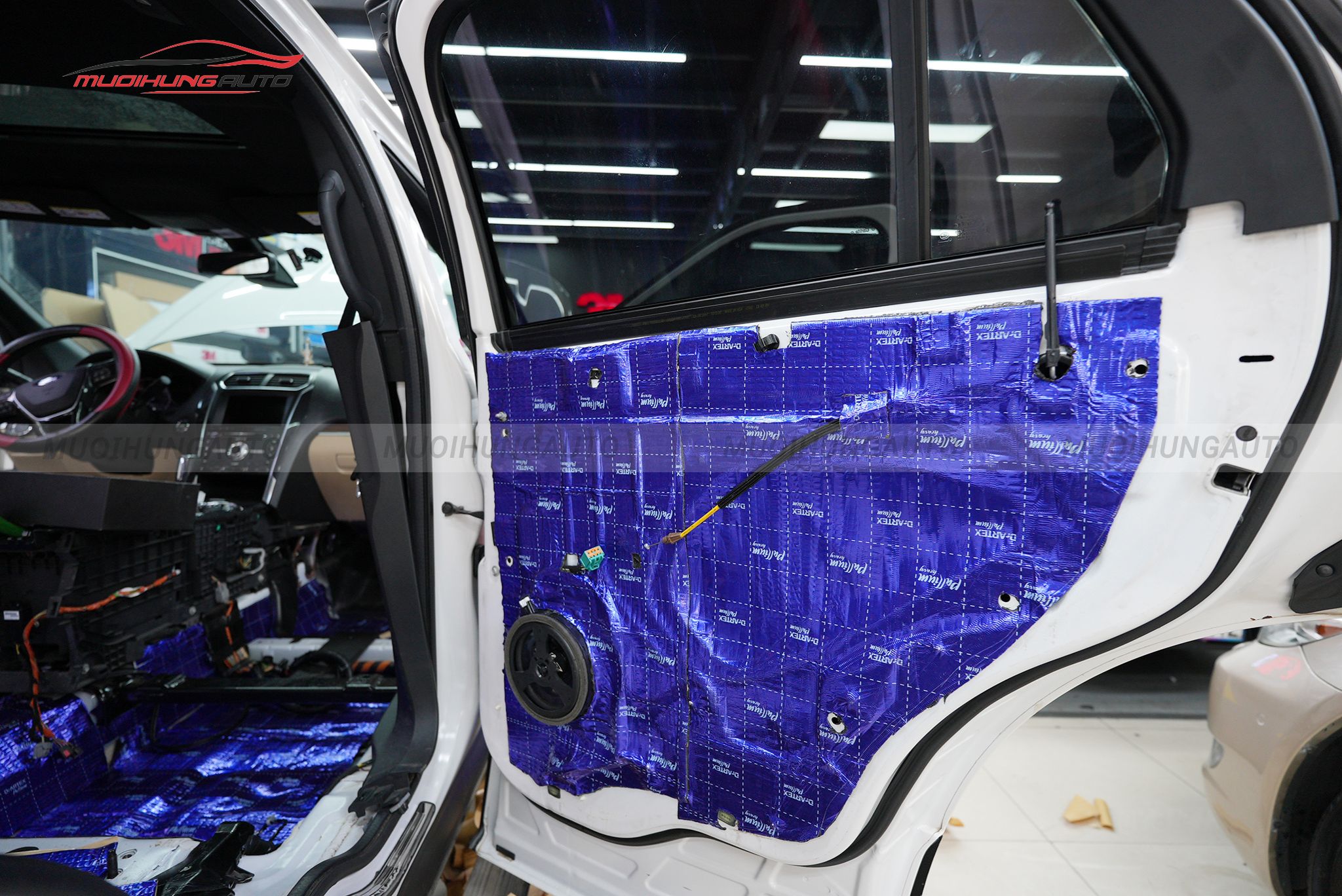 Cách âm 4 cửa xe Ford Explorer