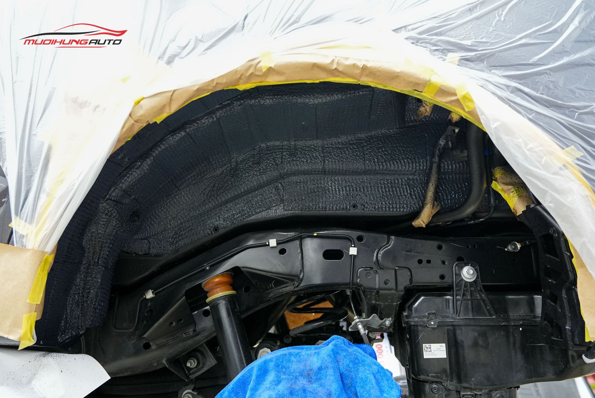 Cách âm 4 hốc bánh xe Ford Everest 2024