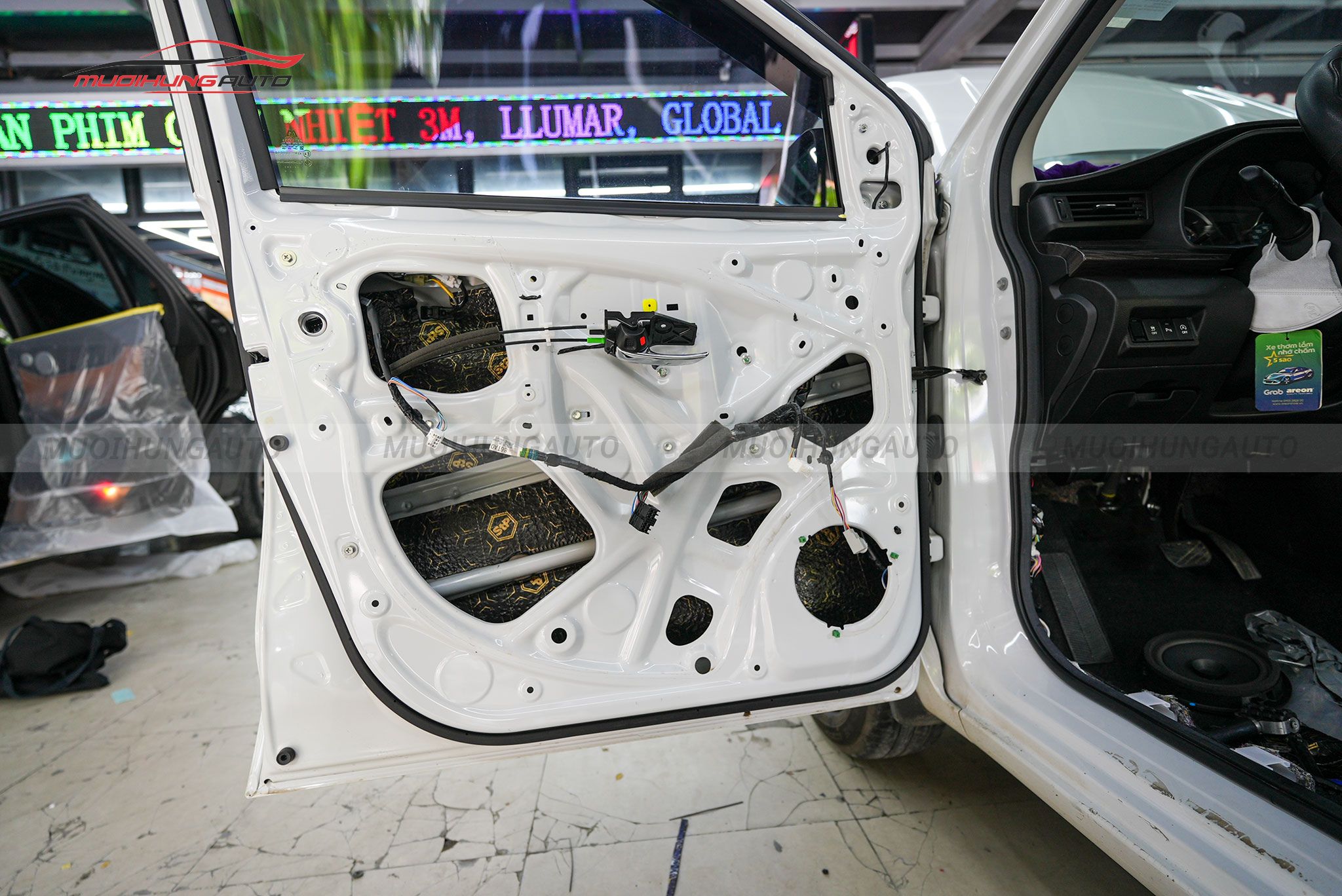 Cách âm chống ồn 4 cánh cửa xe Suzuki Ertiga