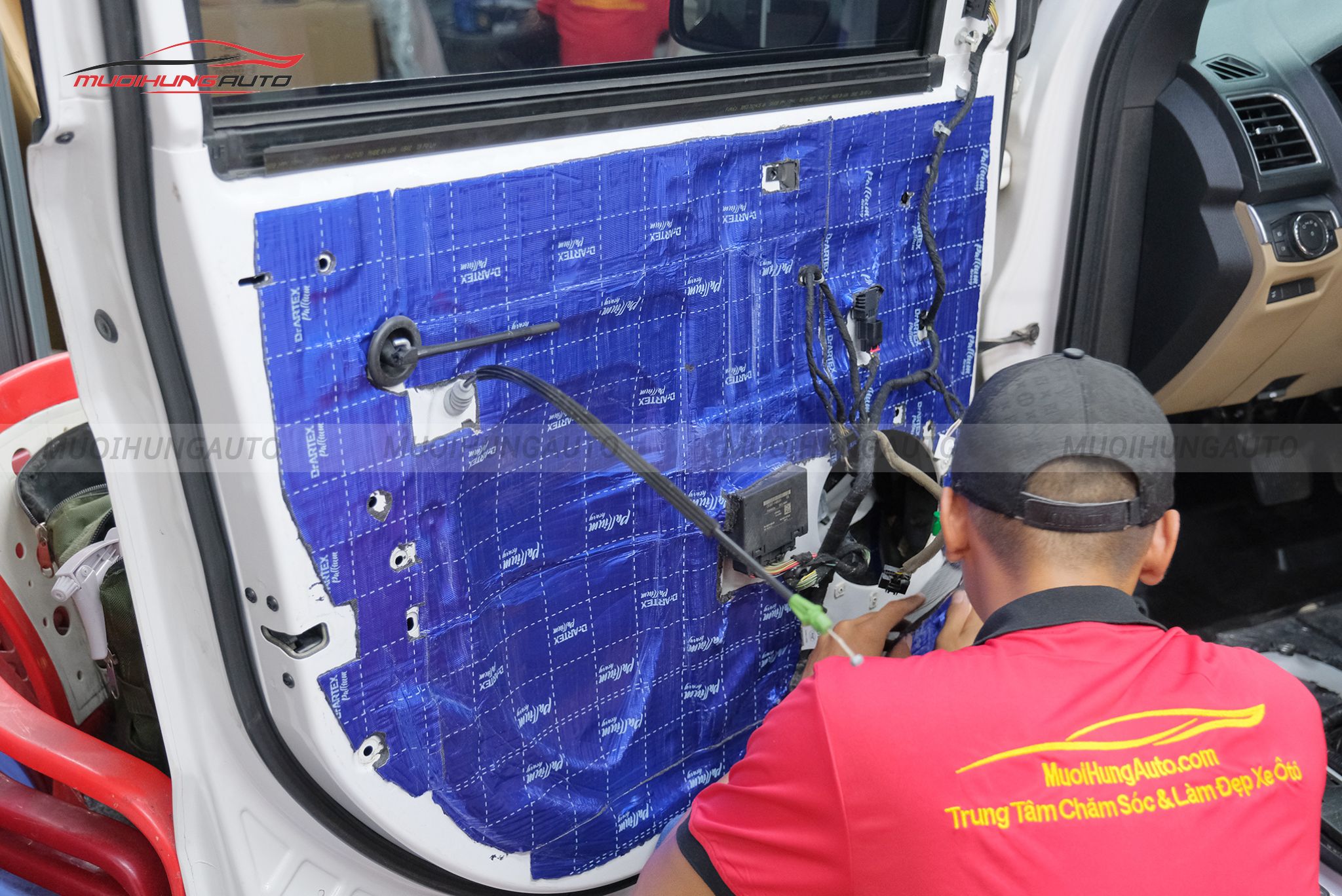 Cách âm chống ồn cửa xe Ford Explorer