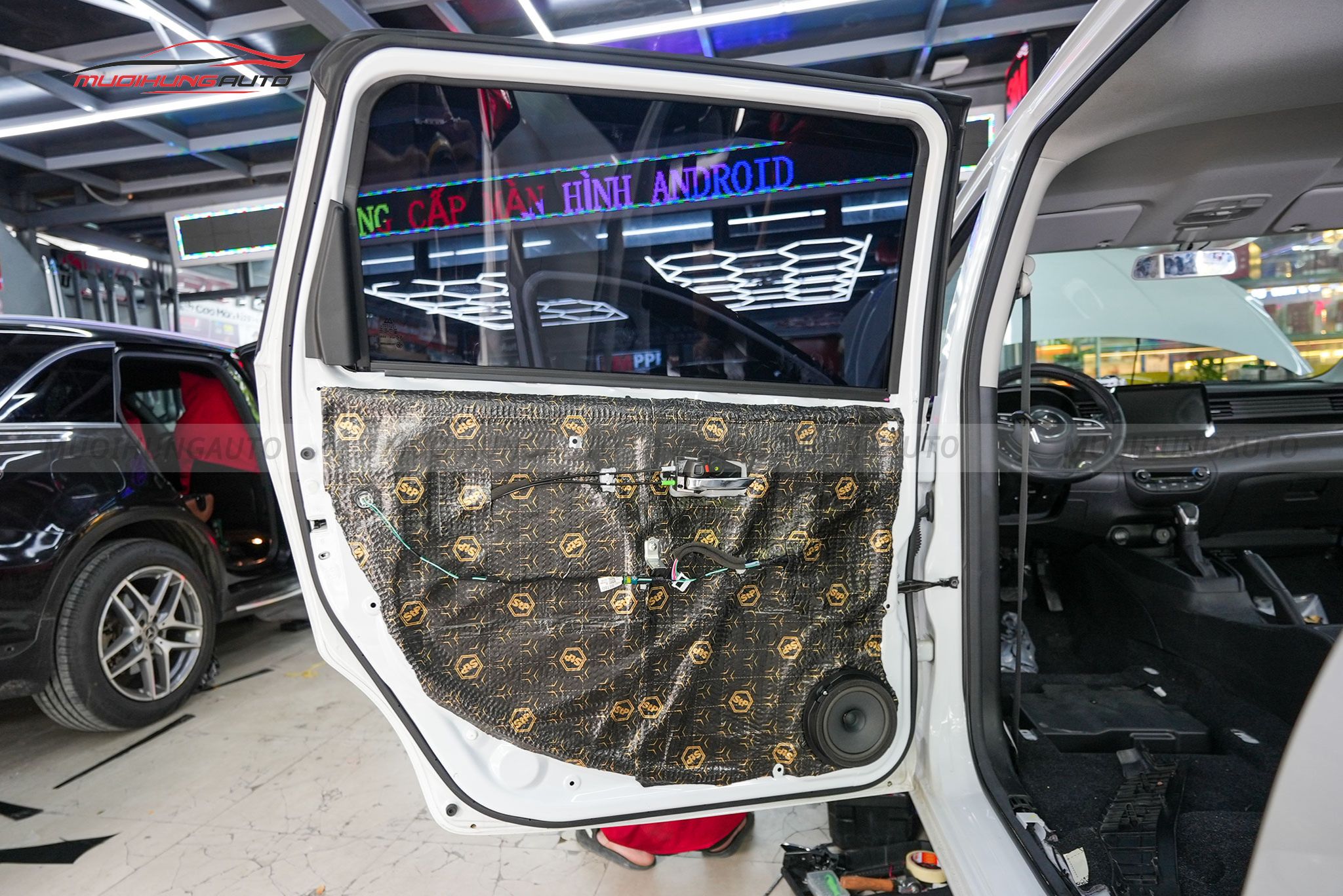 Cách âm chống ồn cửa xe Suzuki Ertiga