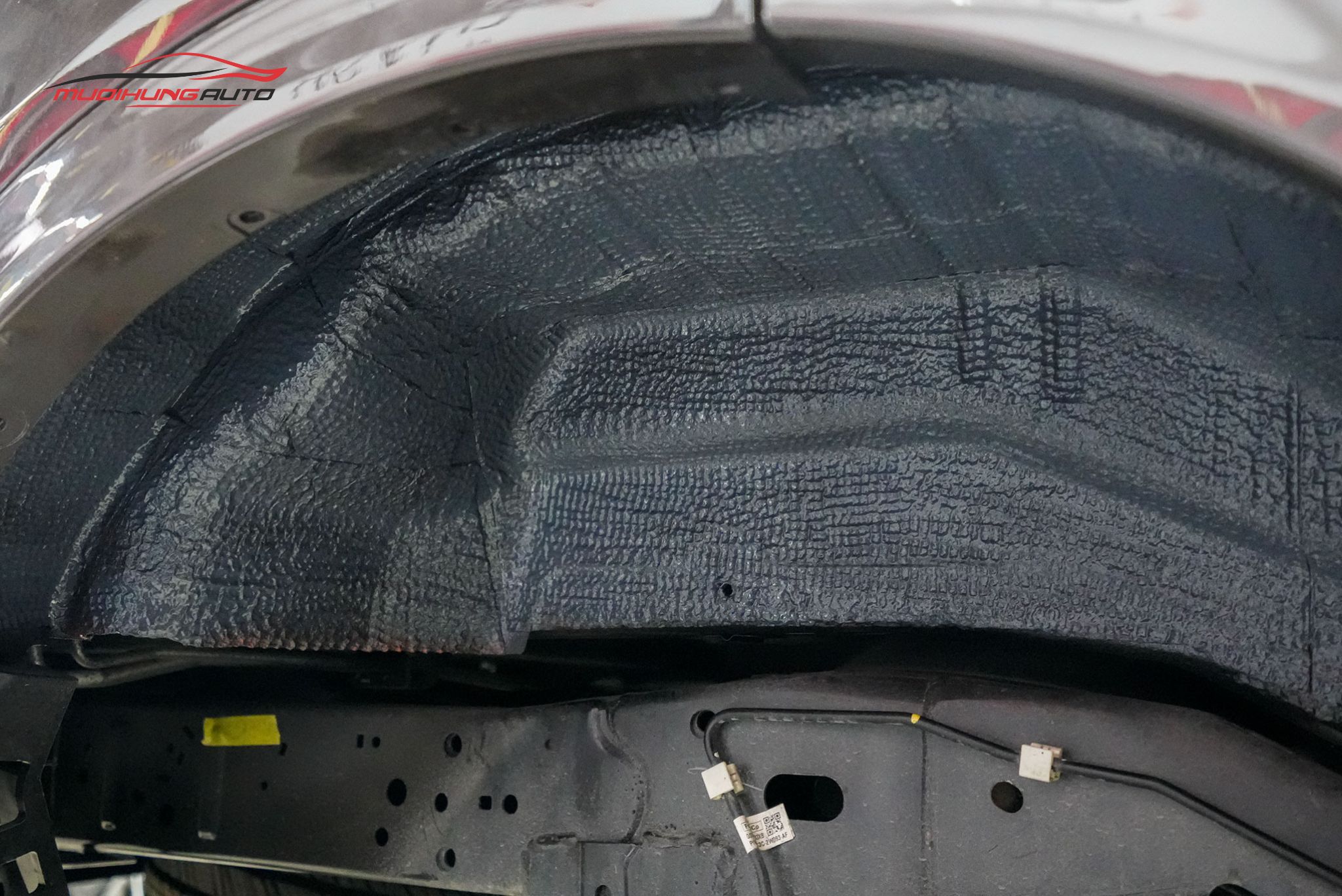 Cách âm chống ồn hốc bánh Ford Everest 2024