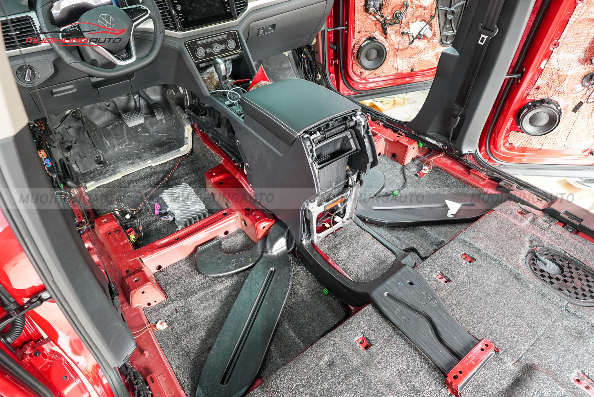 Cách âm chống ồn sàn xe cho Volkswagen Teramont 2023