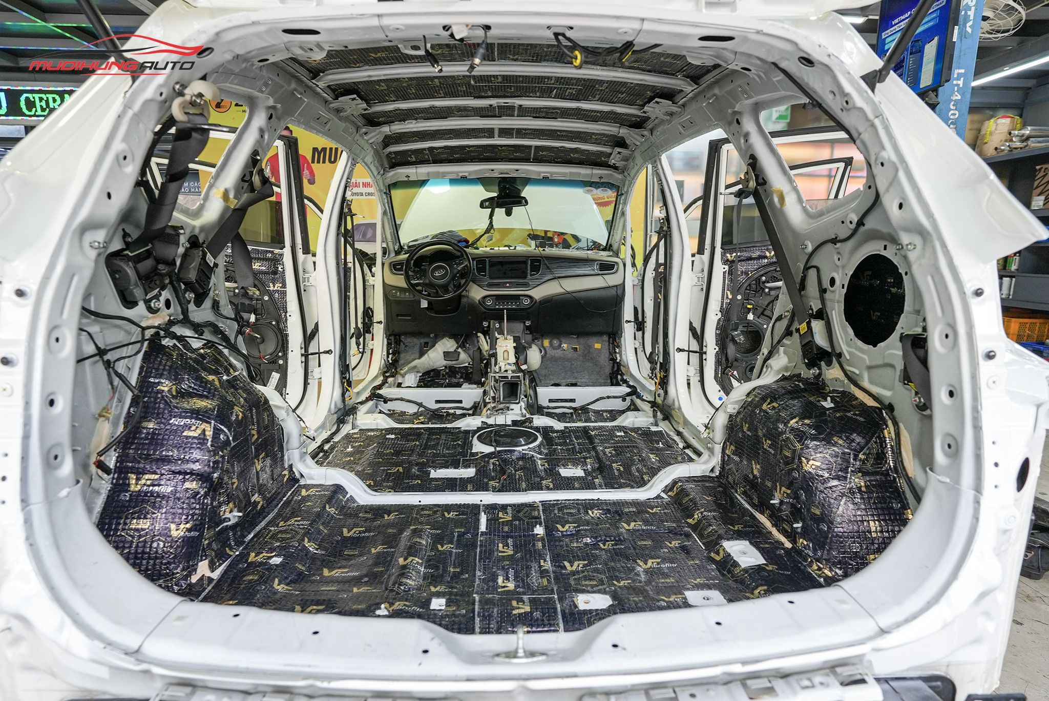 Cách âm chống ồn sàn xe Kia Rondo 2015