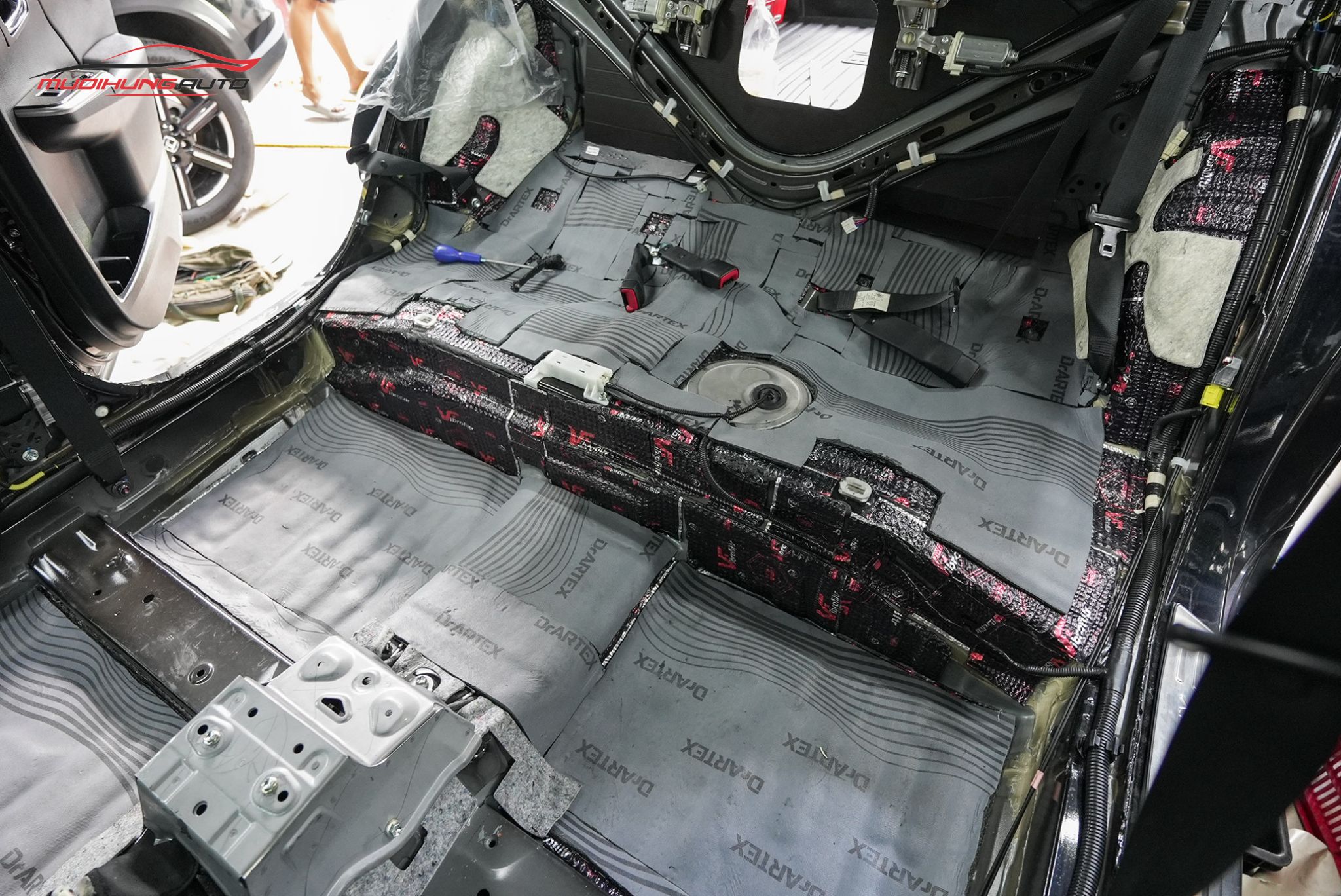 Cách âm chống ồn sàn xe Toyota Camry 2015