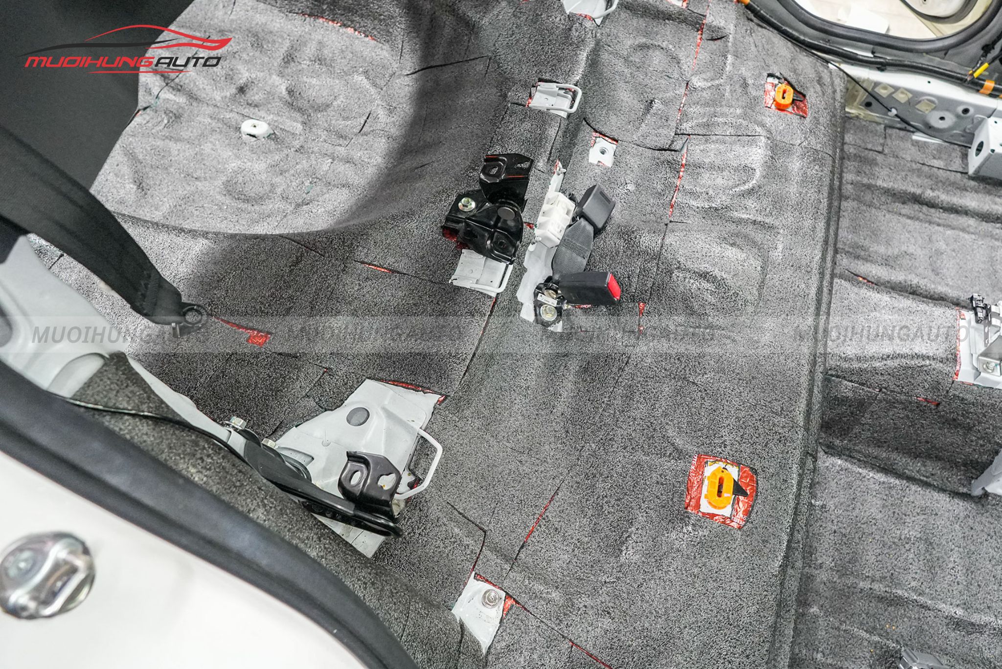 Cách âm chống ồn sàn xe Vinfast Minio Green