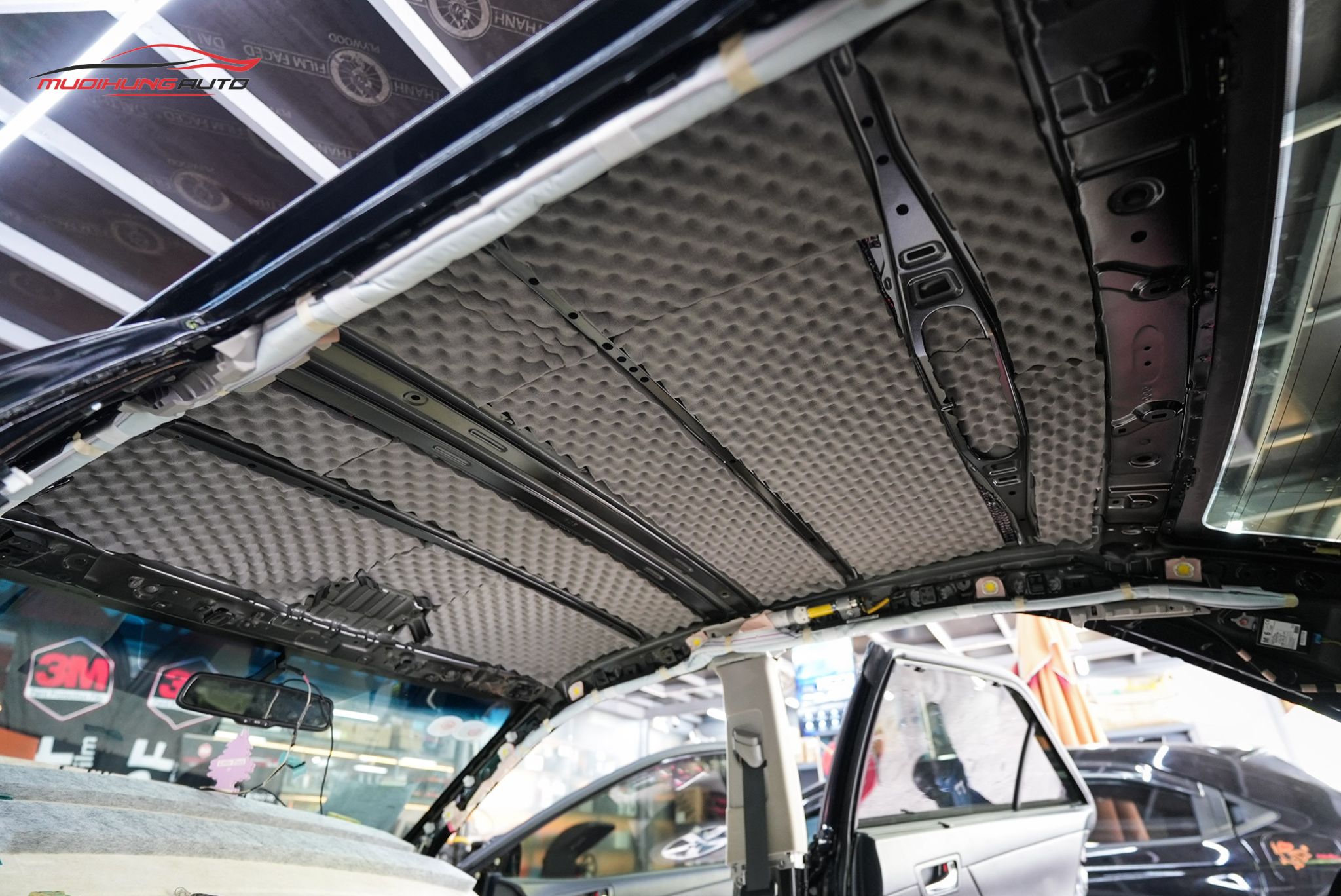 Cách âm chống ồn trần xe Toyota Camry 2015