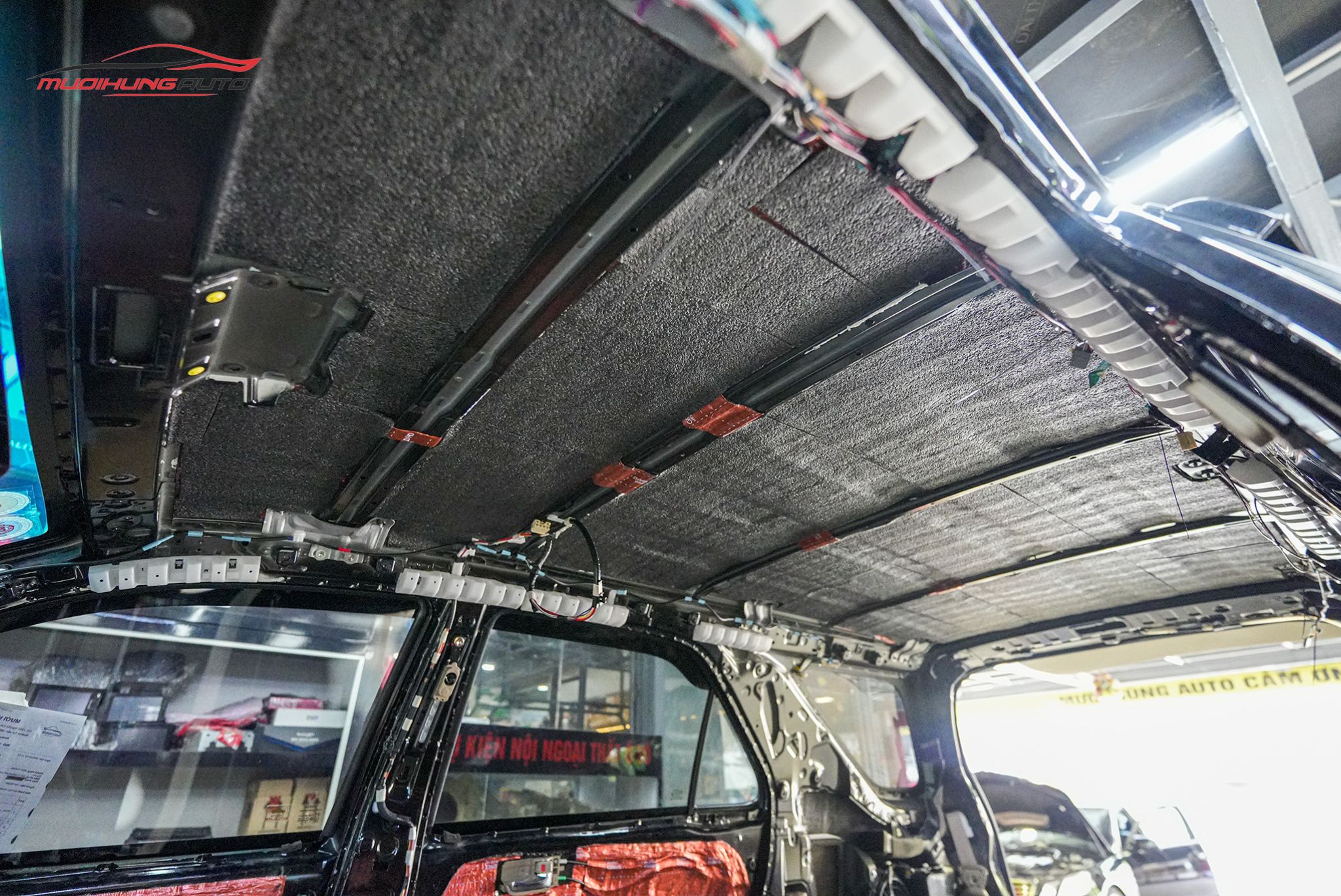 Cách âm chống ồn trần xe Toyota Fortuner 2015