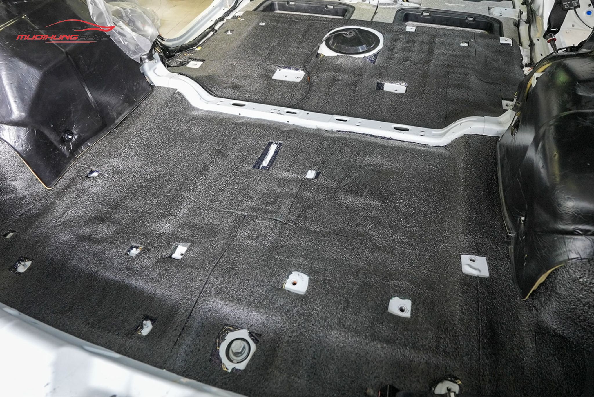 Cách âm cốp xe hơi Kia Rondo 2015