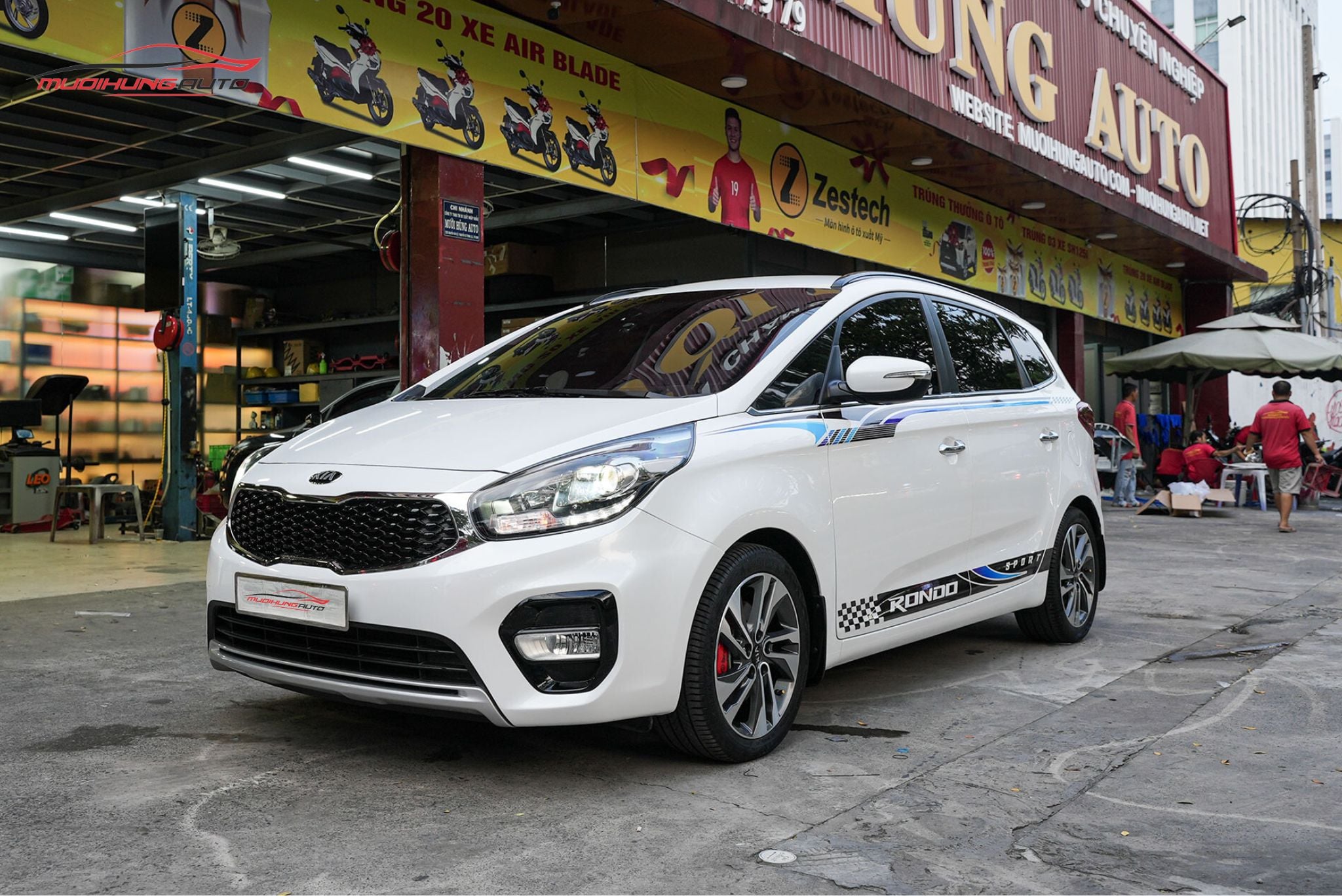 Cách âm cốp xe Kia Rondo 2015