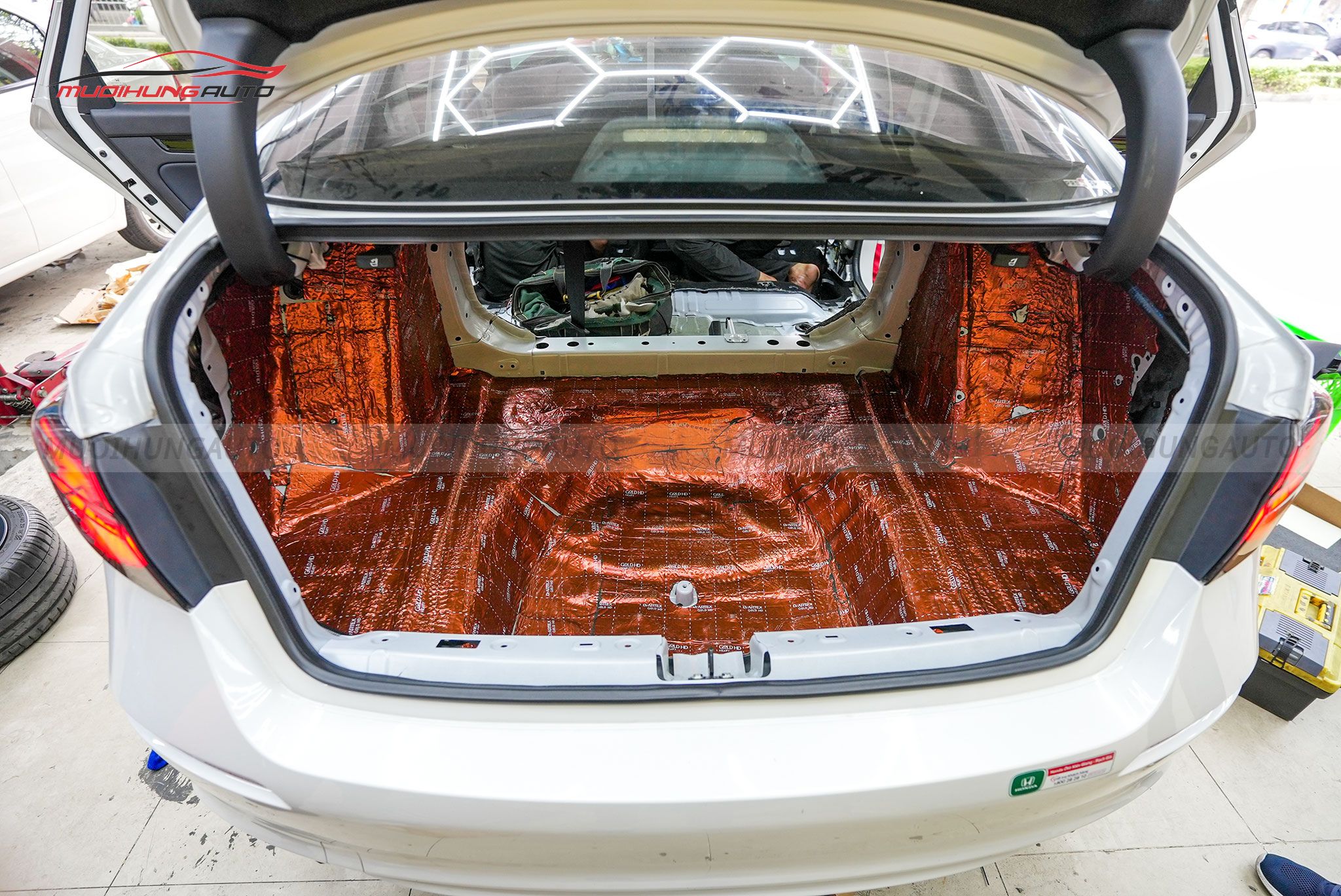 Cách âm cốp xe Vinfast Minio Green