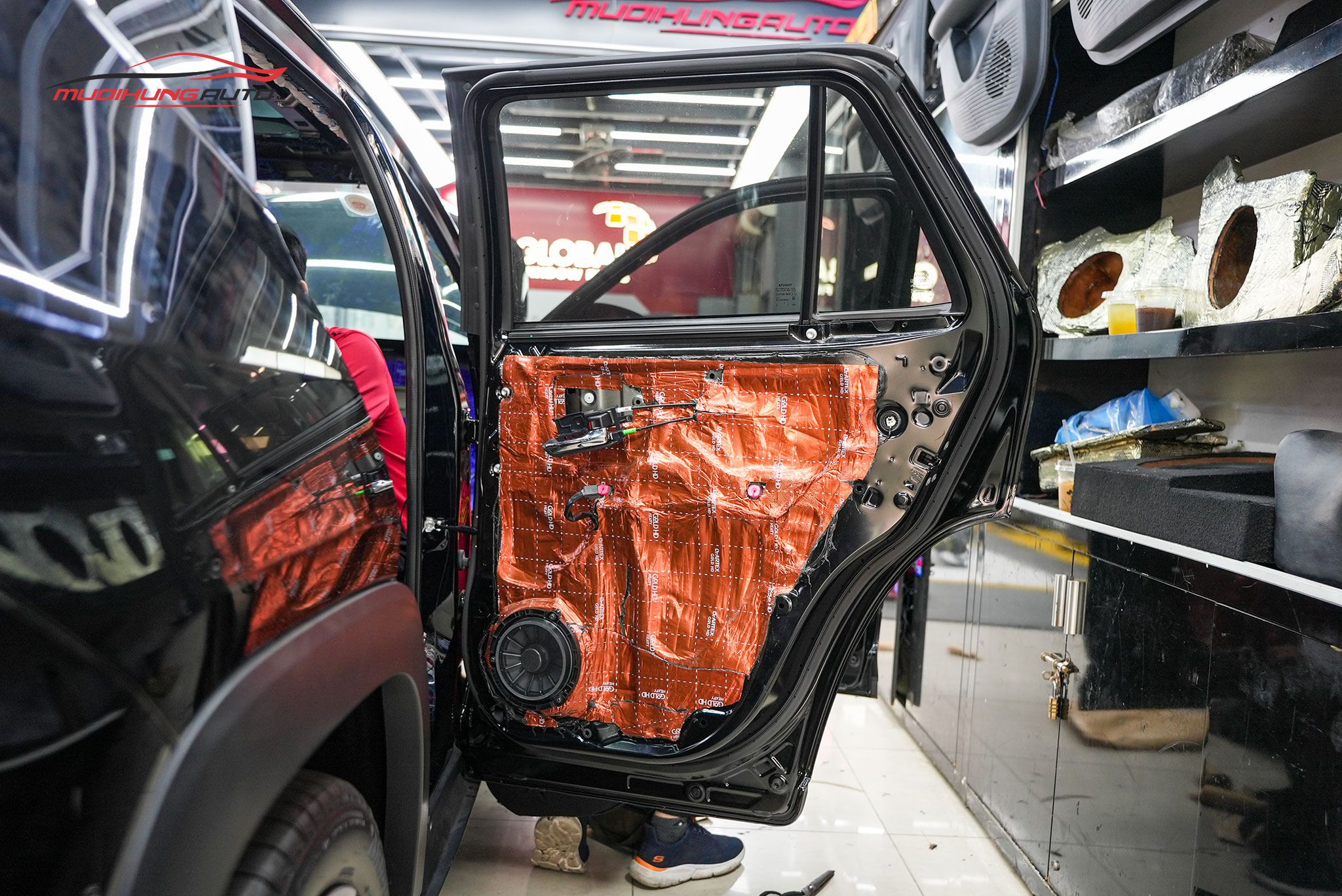 Cách âm cửa xe hơi Toyota Yaris Cross 2024