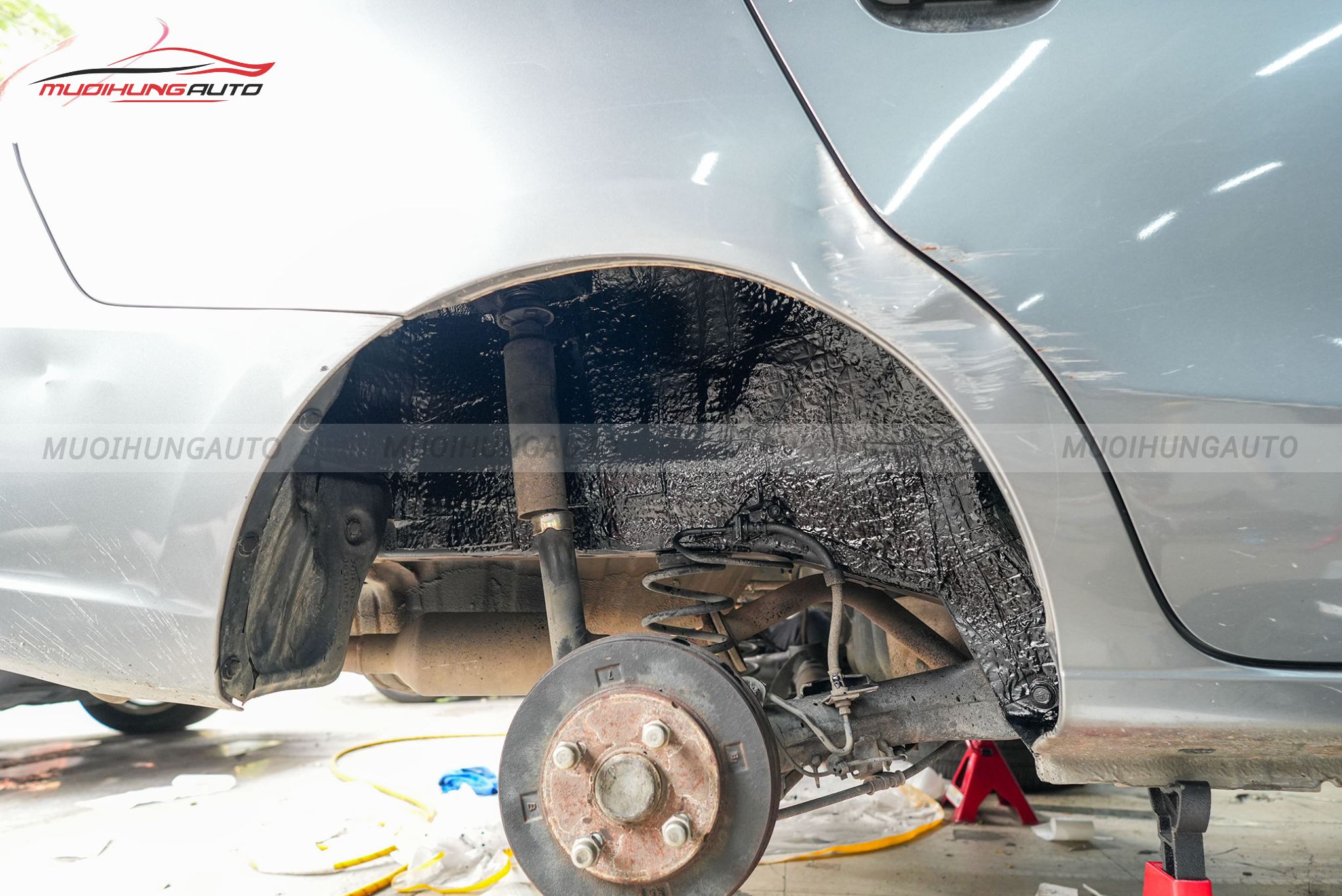 Cách âm hốc bánh cho Mitsubishi Attrage 2015