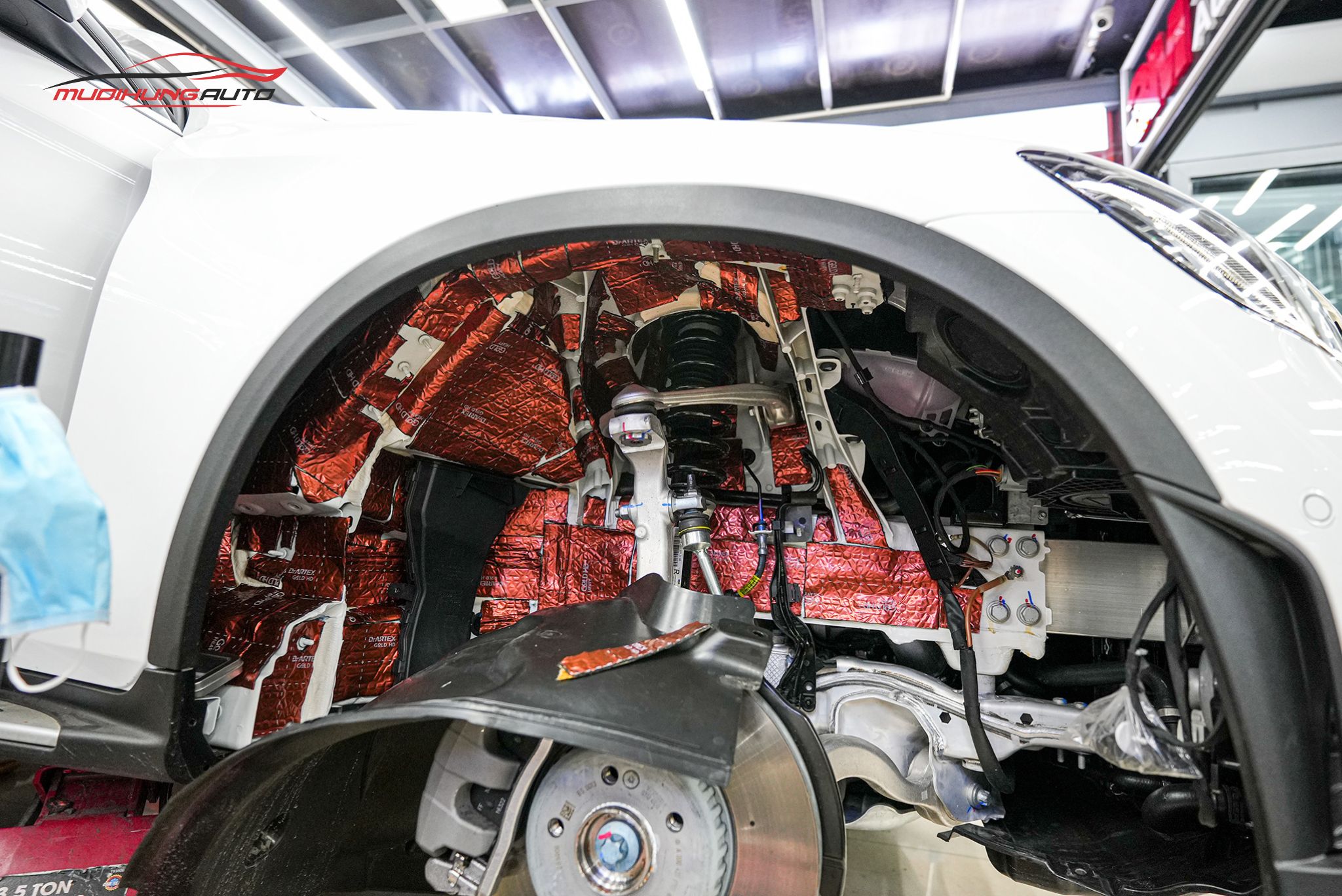 Cách âm hốc bánh Mercedes GLC 300