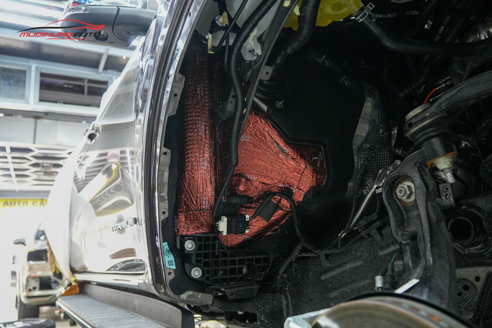 Cách âm hốc bánh xe Ford Everest 2024