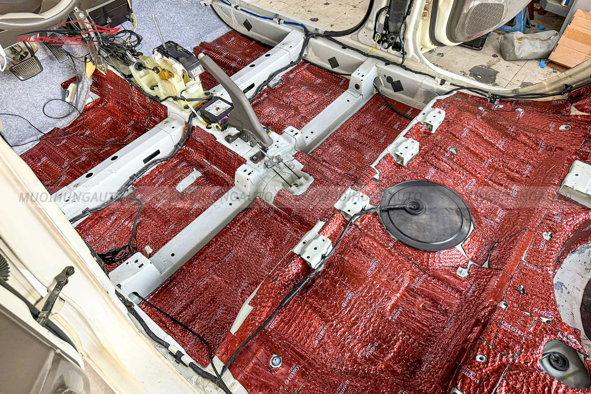 Cách âm sàn xe hơi Kia Morning 2013