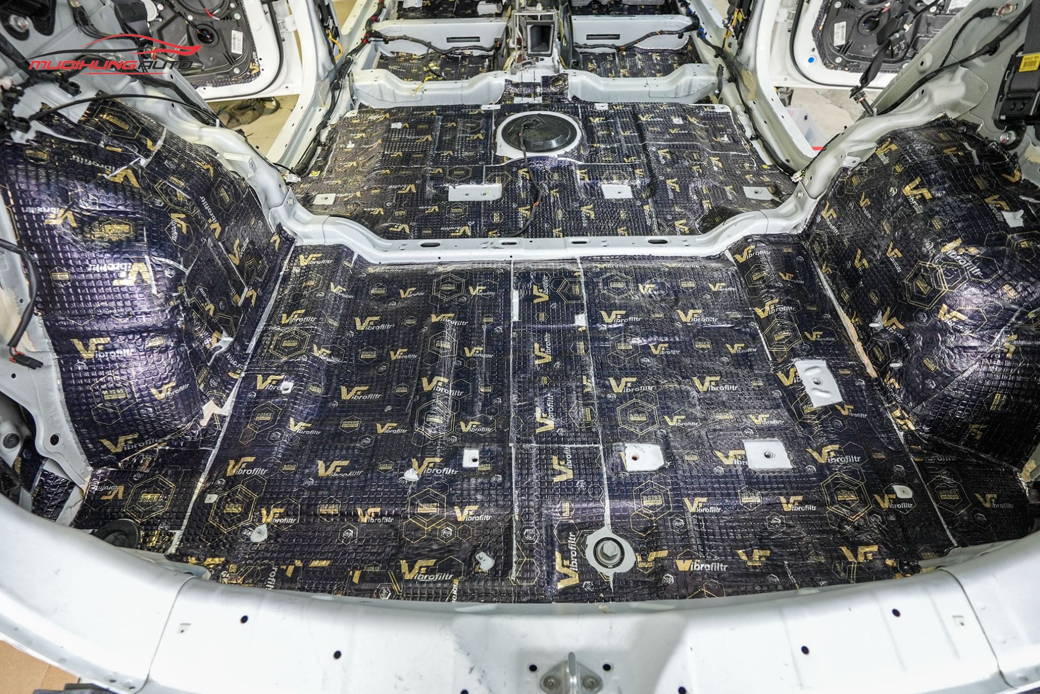 Cách âm sàn xe hơi Kia Rondo 2015