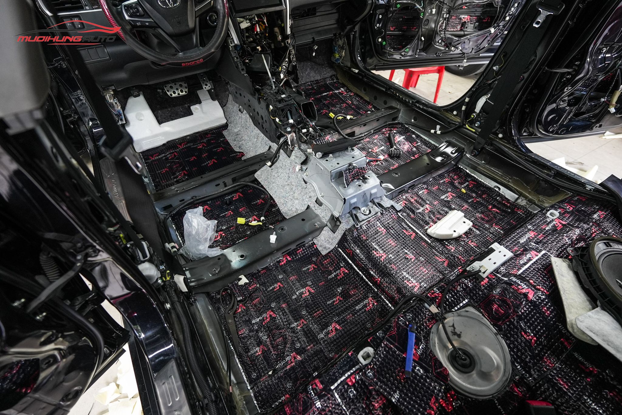 Cách âm sàn xe Toyota Camry 2015