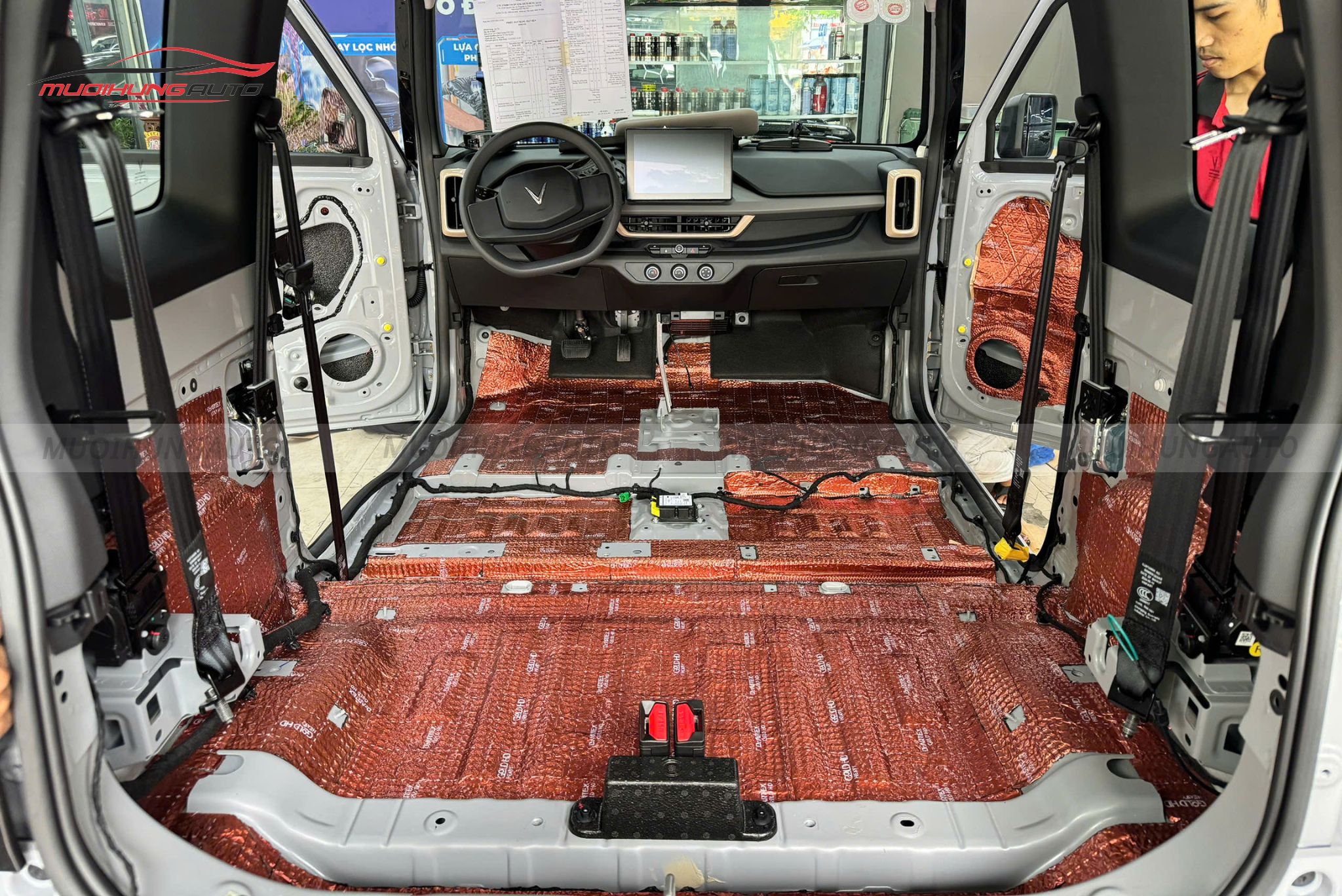 Cách âm sàn xe Vinfast VF3