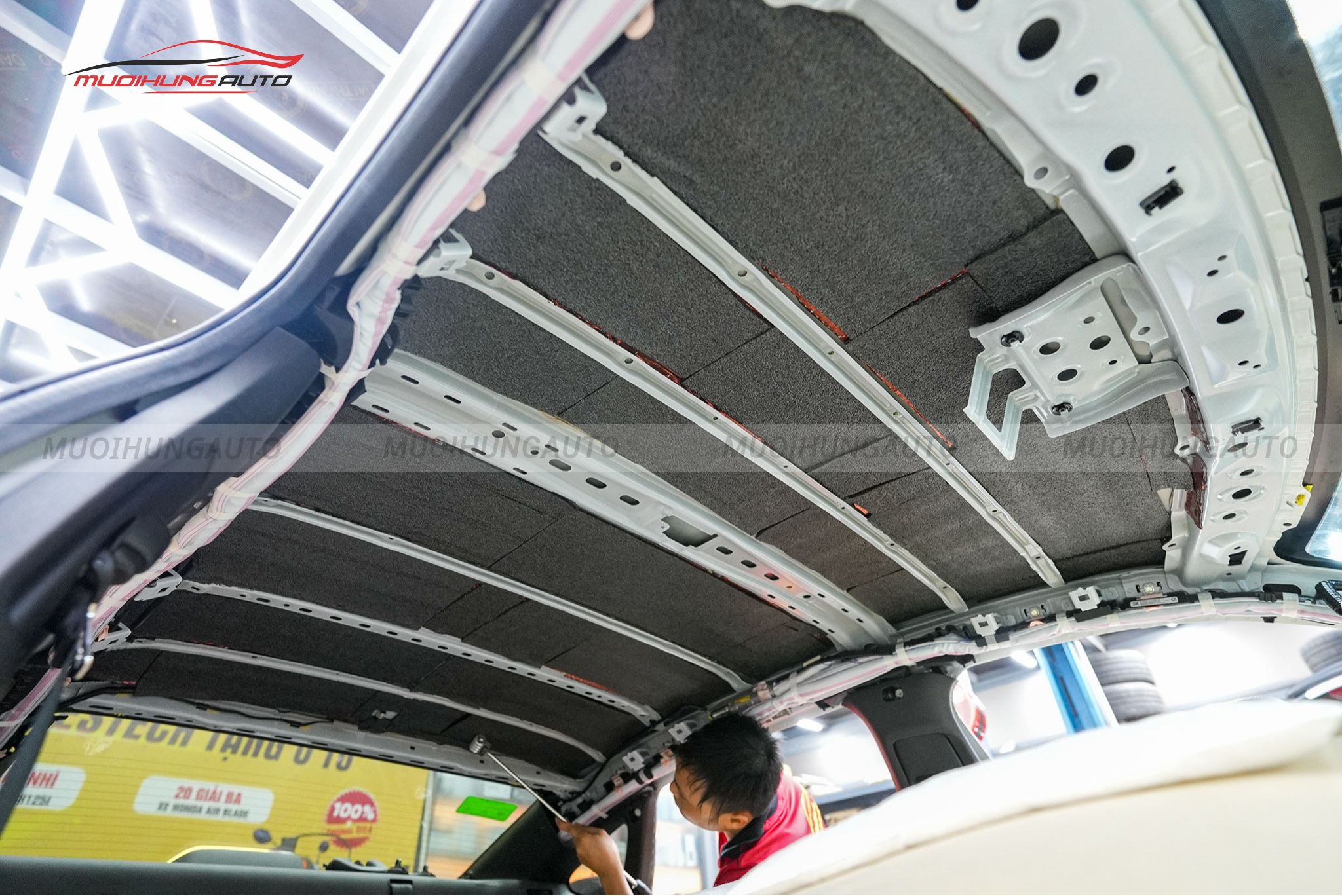 Cách âm trần xe cho Toyota Yaris 2023