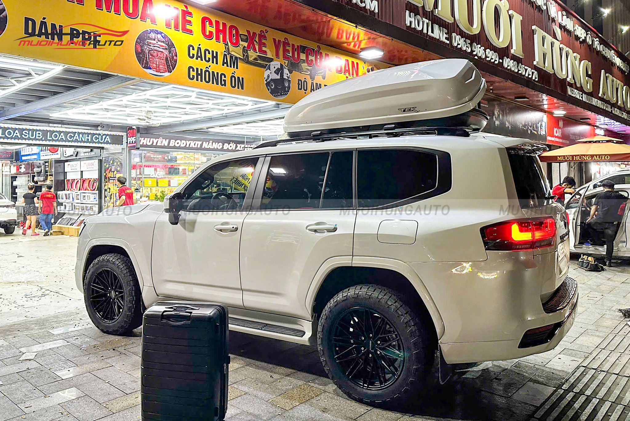 Cốp để đồ nóc xe Toyota Land Cruiser 2024