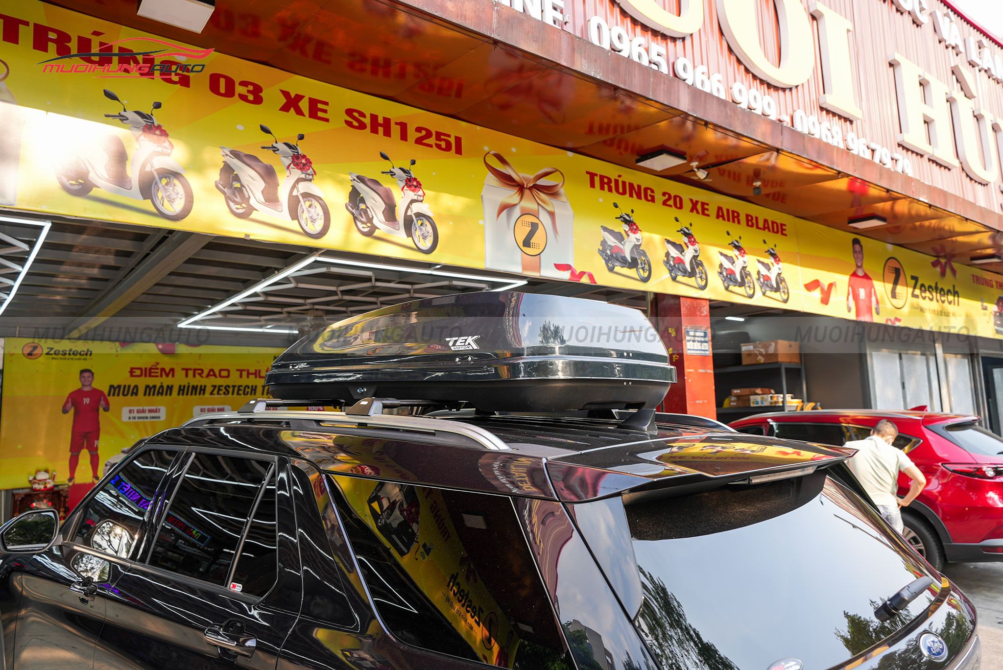 Cốp nóc phi thuyền Ford Explorer 2022