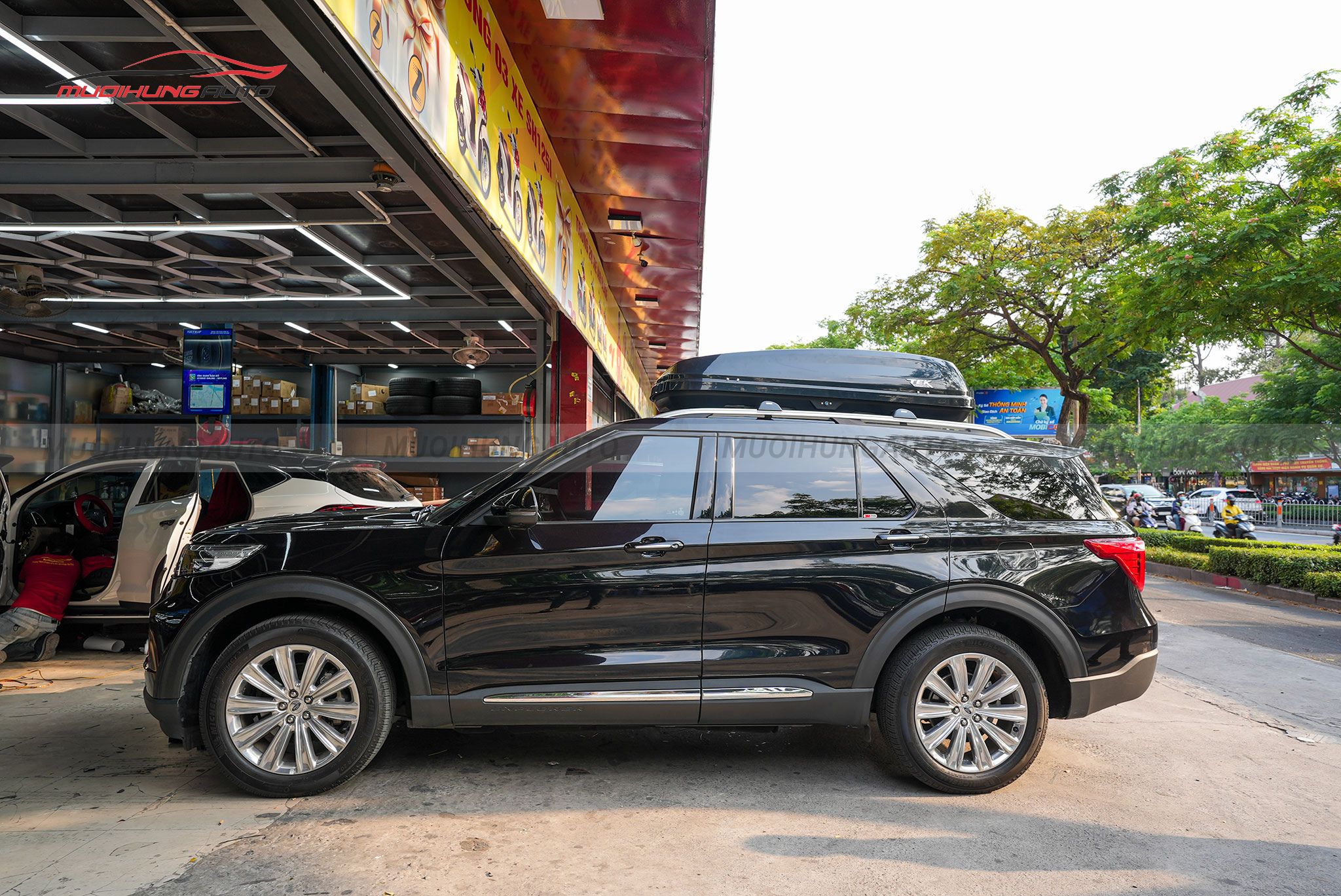 Cốp nóc xe Ford Explorer 2022