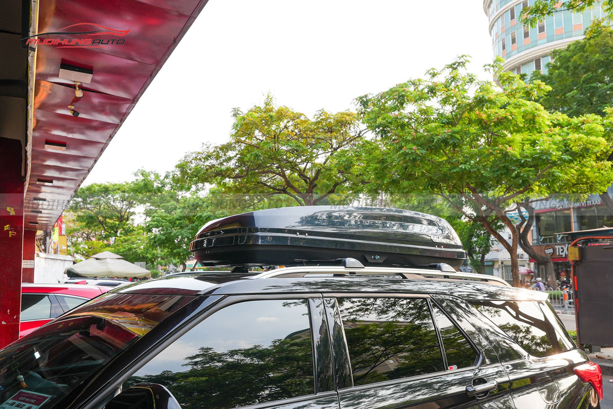 Cốp phi thuyền Ford Explorer 2022