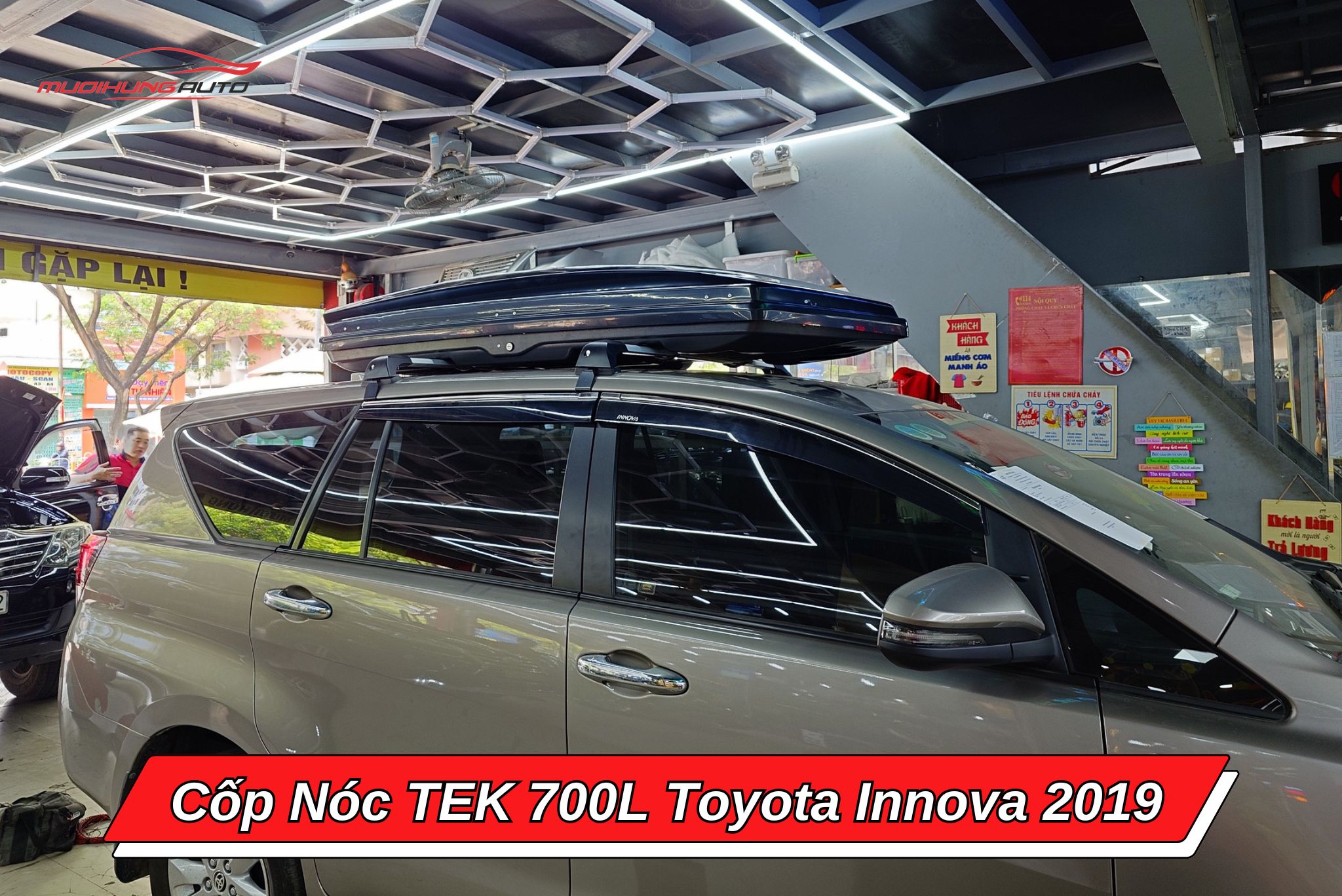 Cốp phi thuyền TEK 700l xe Toyota Innova 2019